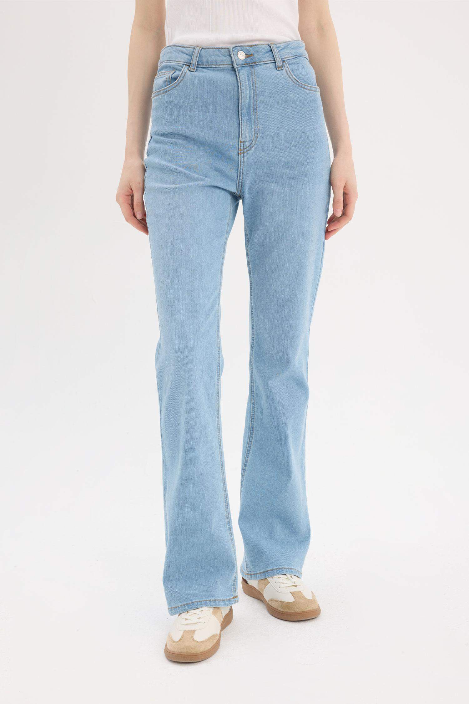 بنطرون جينز سليم فلير فيت برجل عادي وخصر عالي