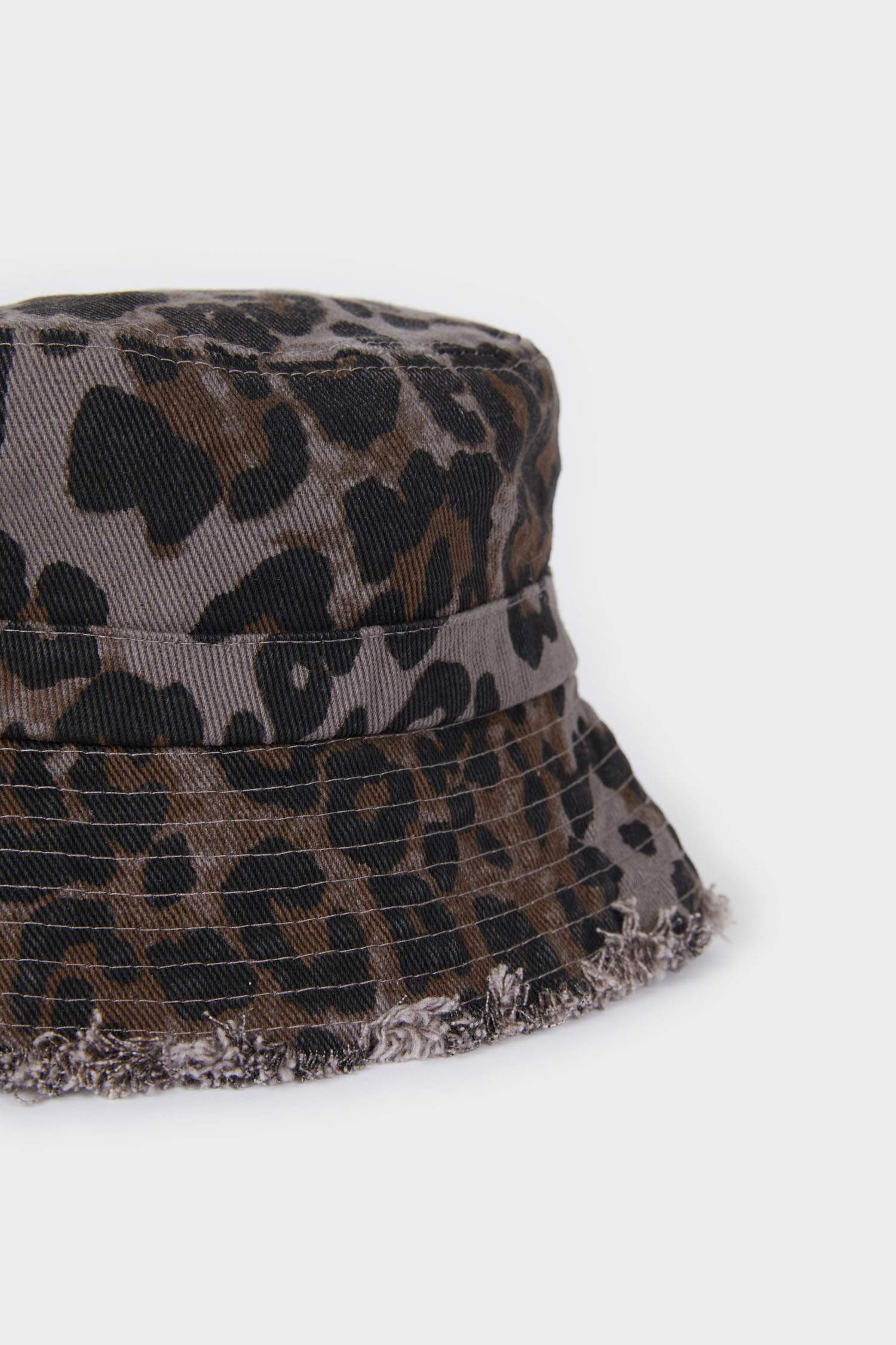 شفقة كاب حريمي تايجر منسوج