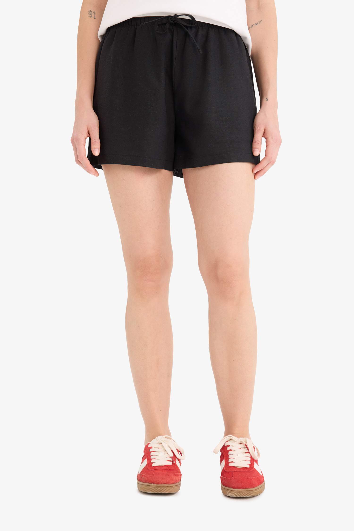 شورت قصة عادية بخصر عادي من مزيج الكتان