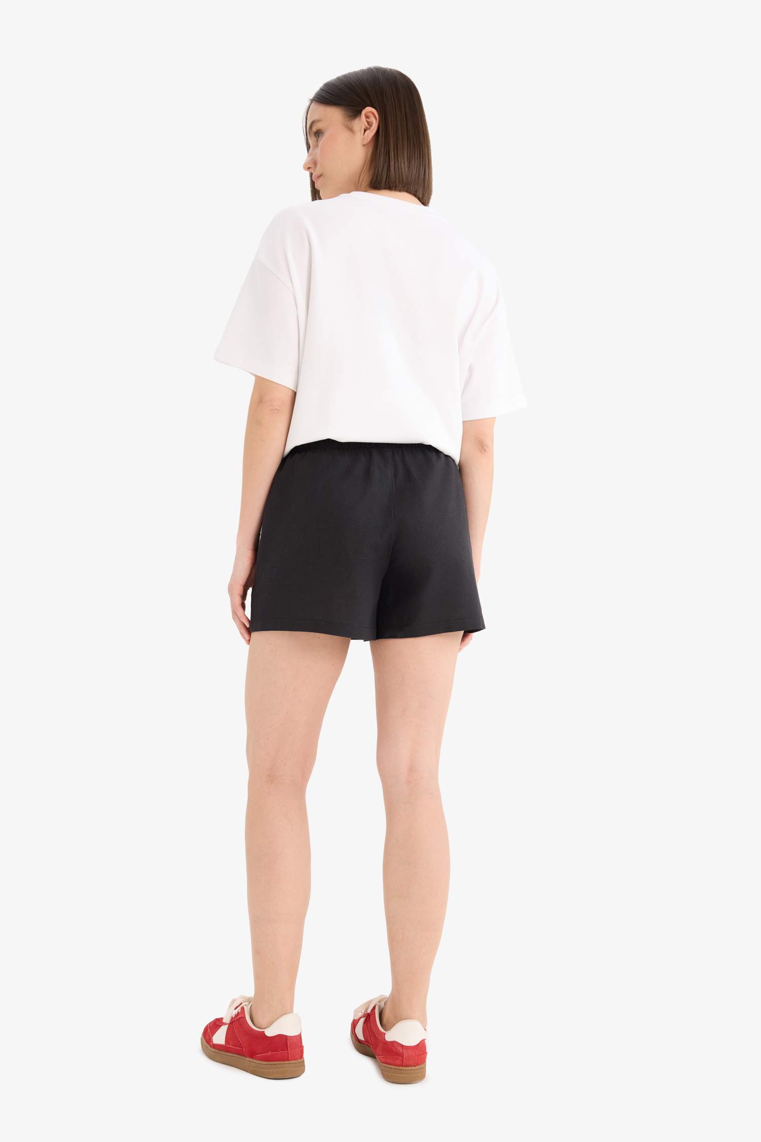 شورت قصة عادية بخصر عادي من مزيج الكتان