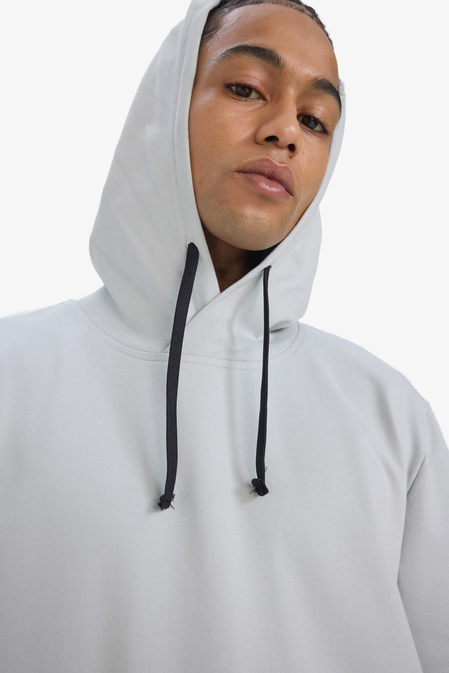 تي شيرت مطبوع قصة عادية بغطاء للرأس