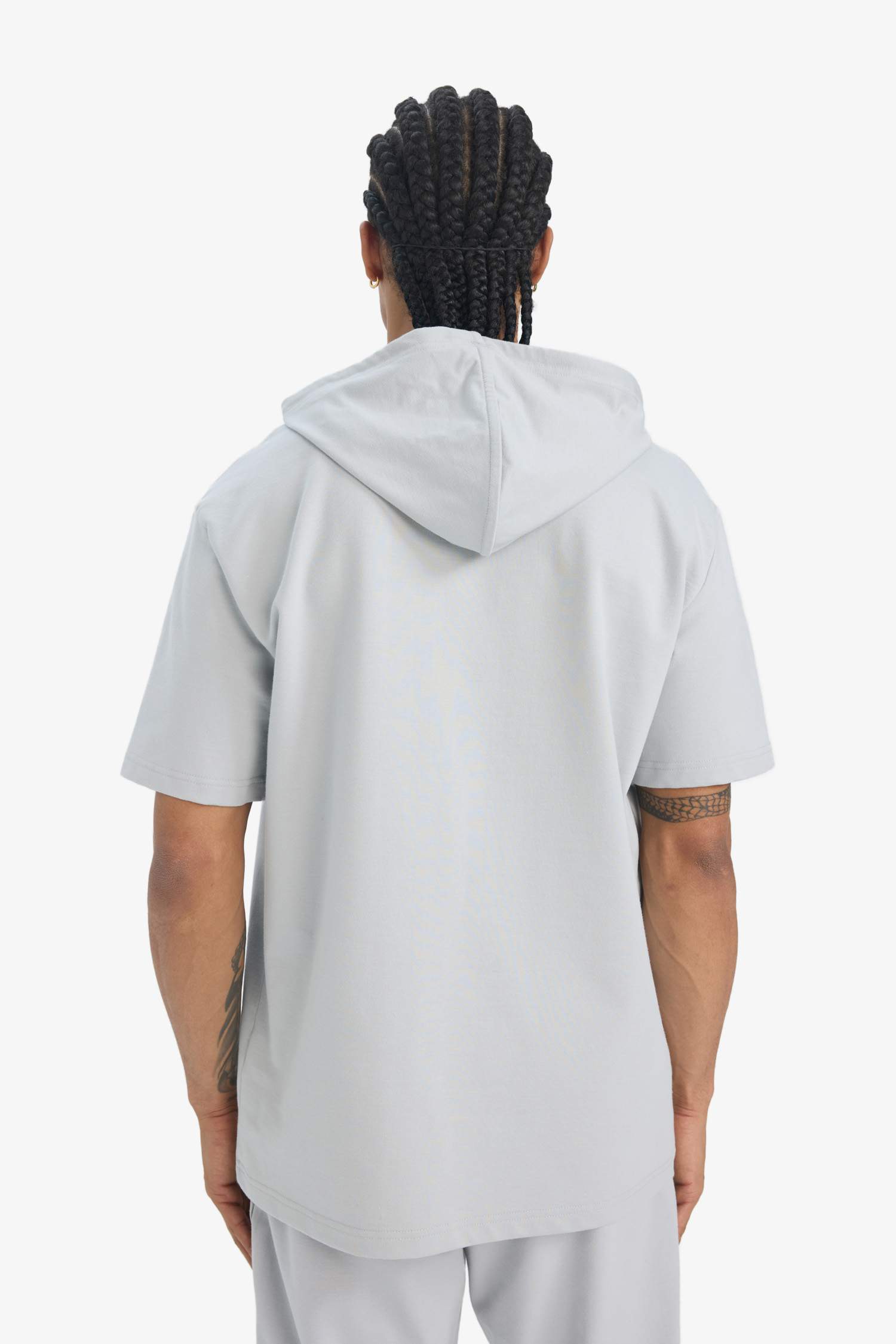 تي شيرت مطبوع قصة عادية بغطاء للرأس