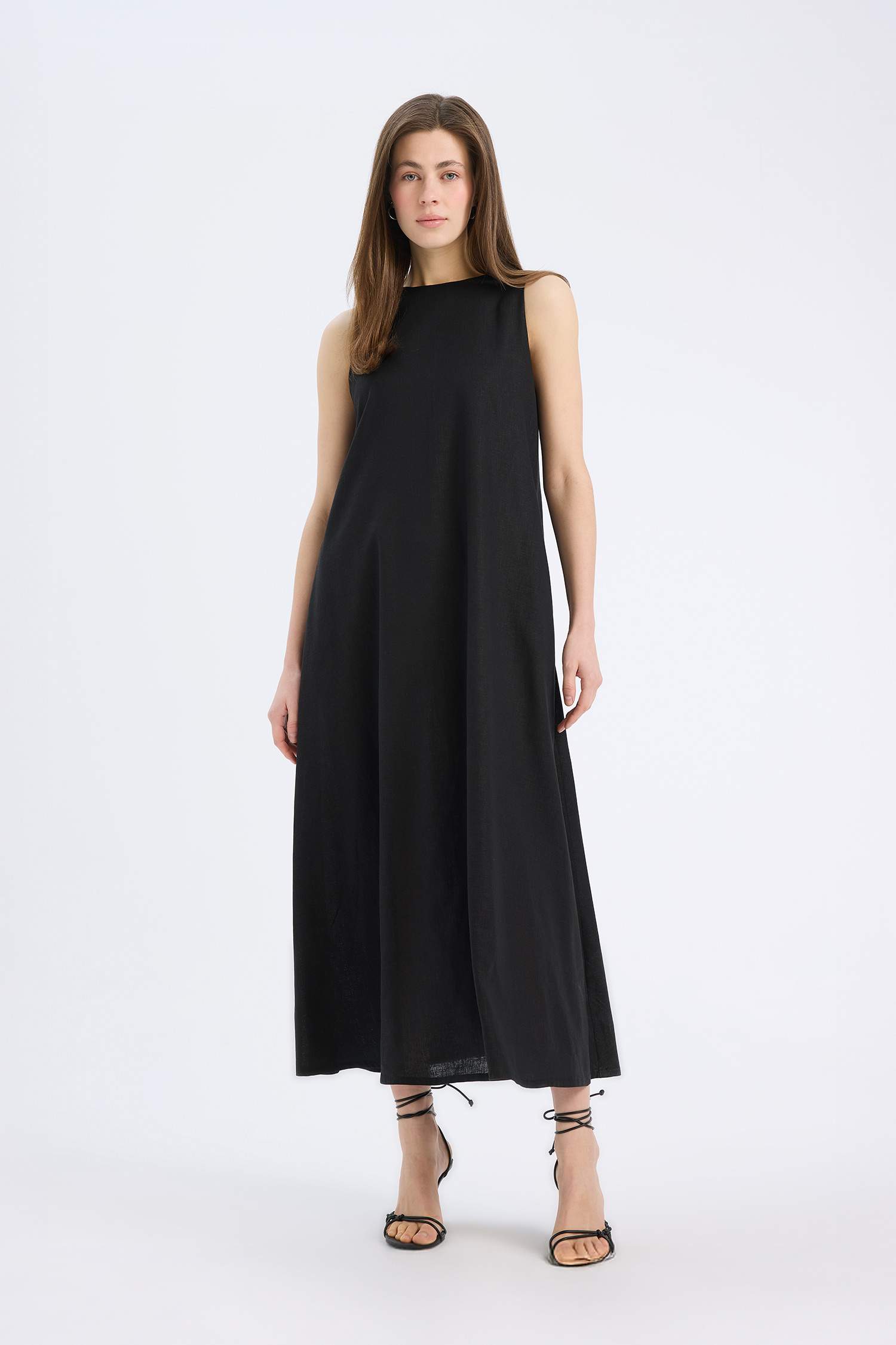 فستان طويل بقصة A بياخة مستديرة بدون كم من مزيج الكتان