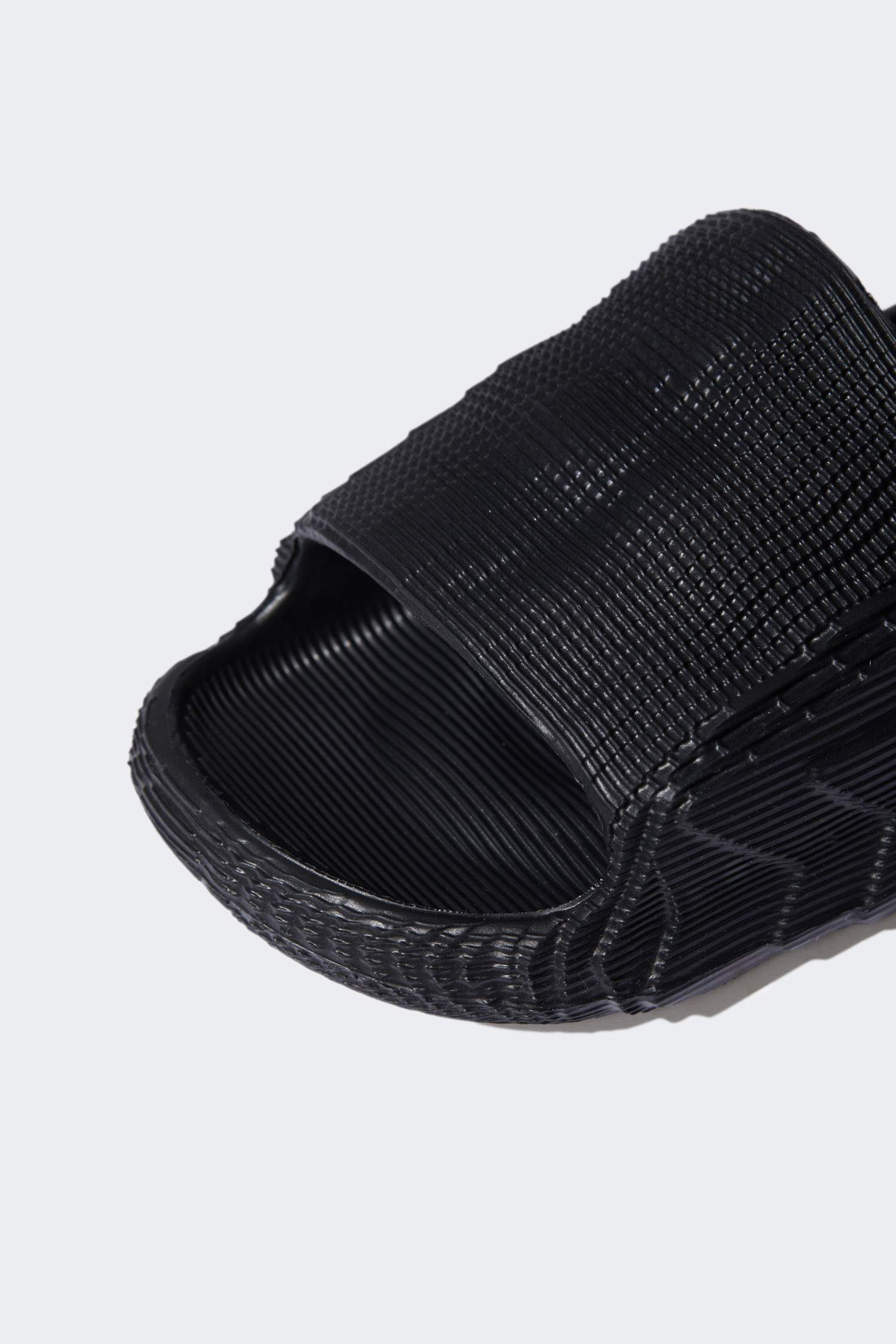 شبشب رجالي إيفا بكعب مسطح بشريط مفرد