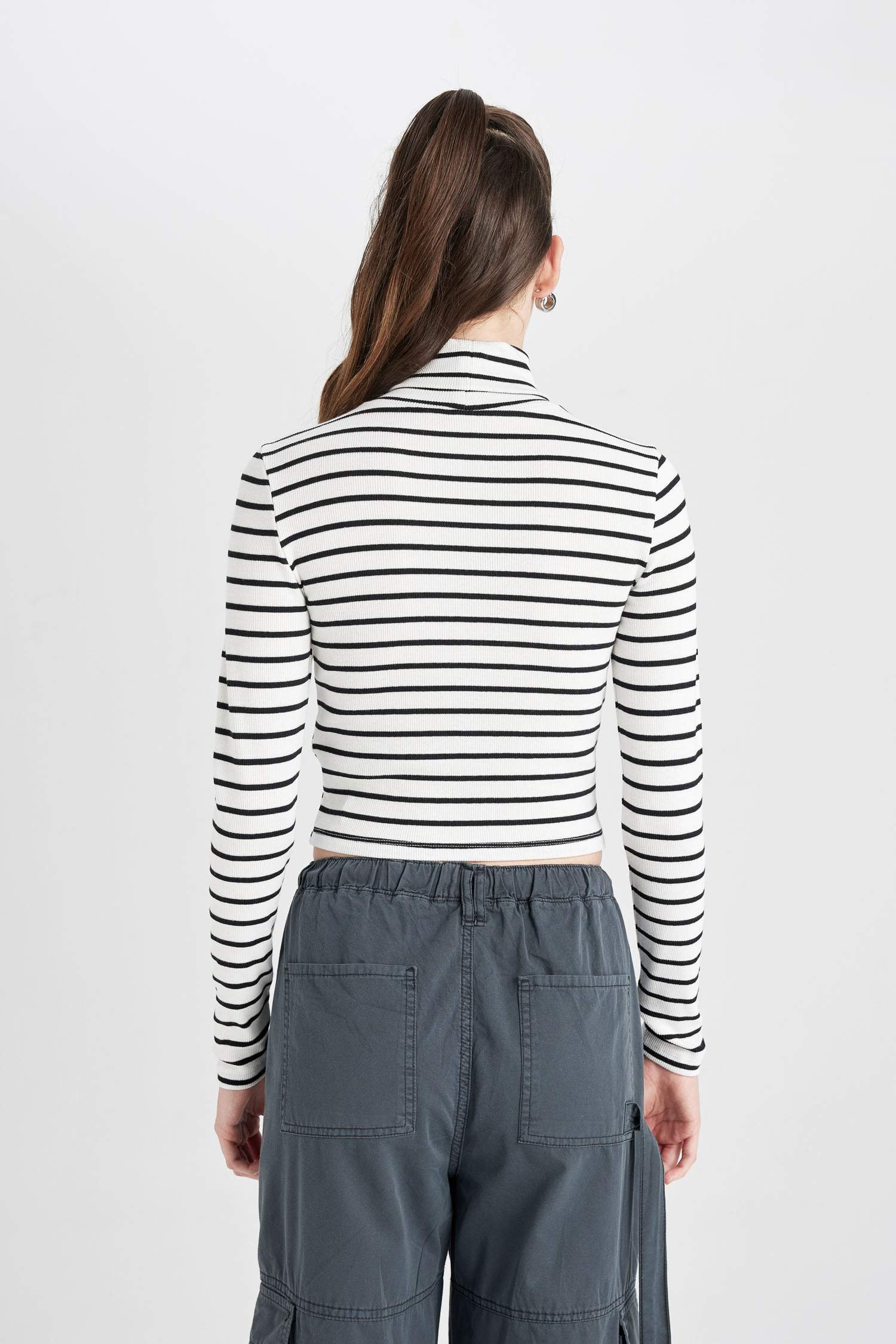 تيشيرت كم طويل سليم فيت مضلع هاي كول