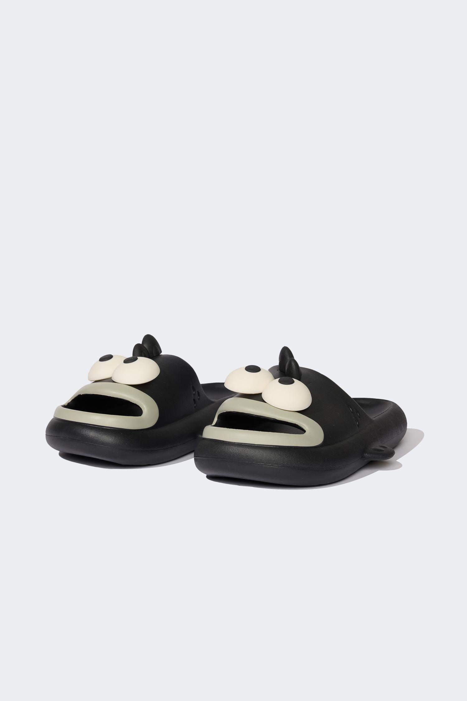 شبشب رجالي إيفا بكعب مسطح أسود