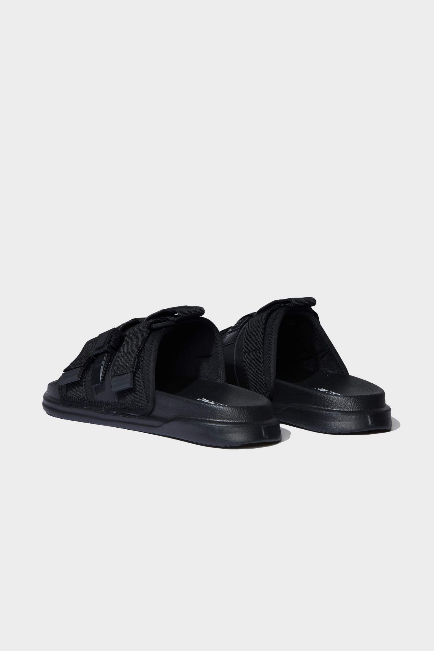 شبشب رجالي بكعب مسطح بشريط مفرد