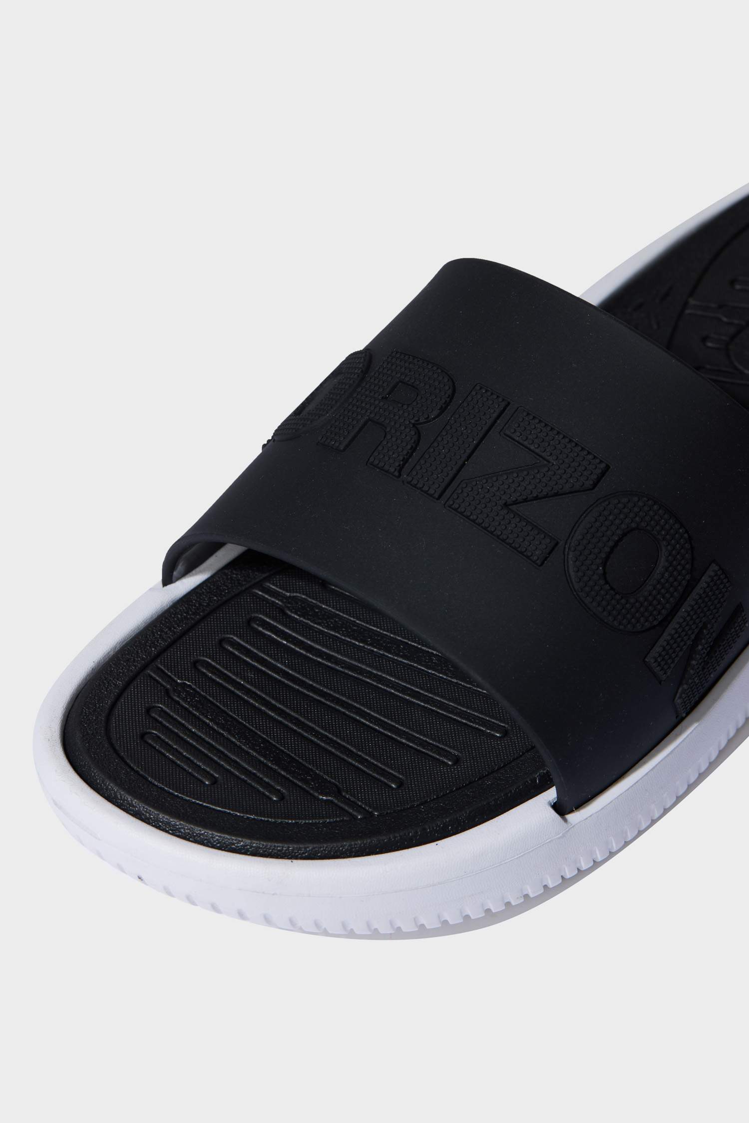 شبشب رجالي جلد صناعي بكعب مسطح بشريط مفرد