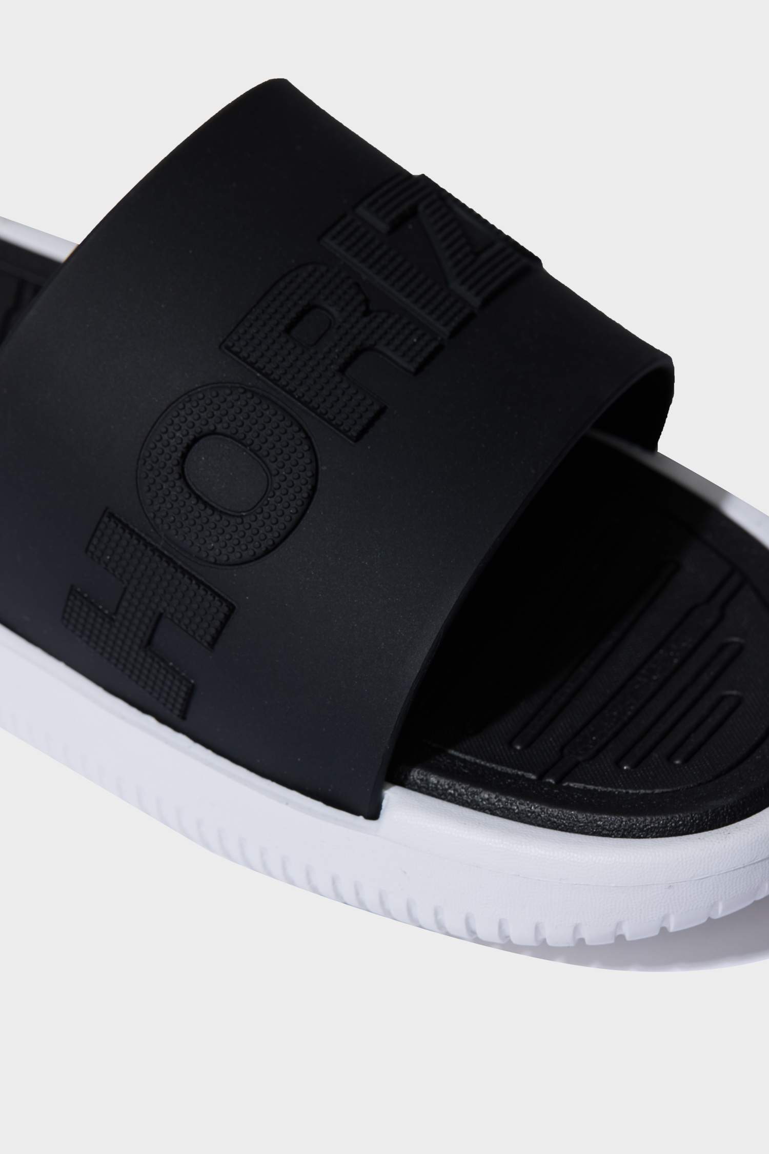 شبشب رجالي جلد صناعي بكعب مسطح بشريط مفرد