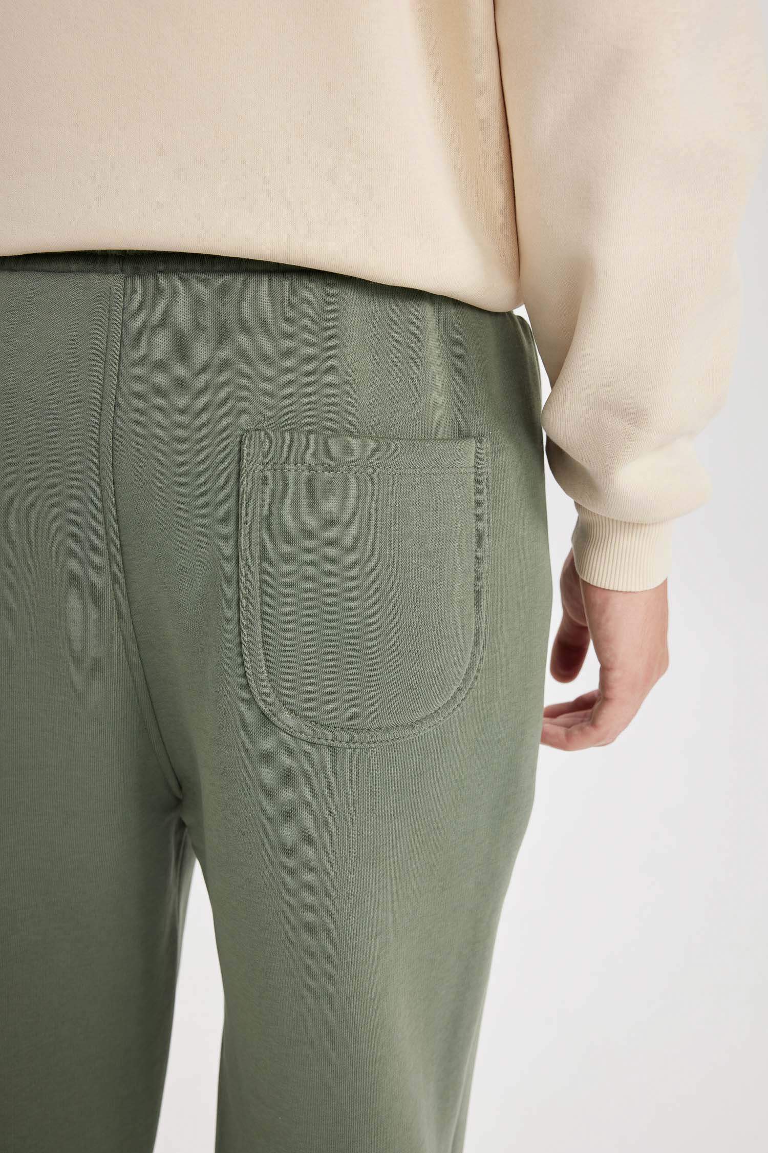 Штаны свободного кроя из плотной ткани