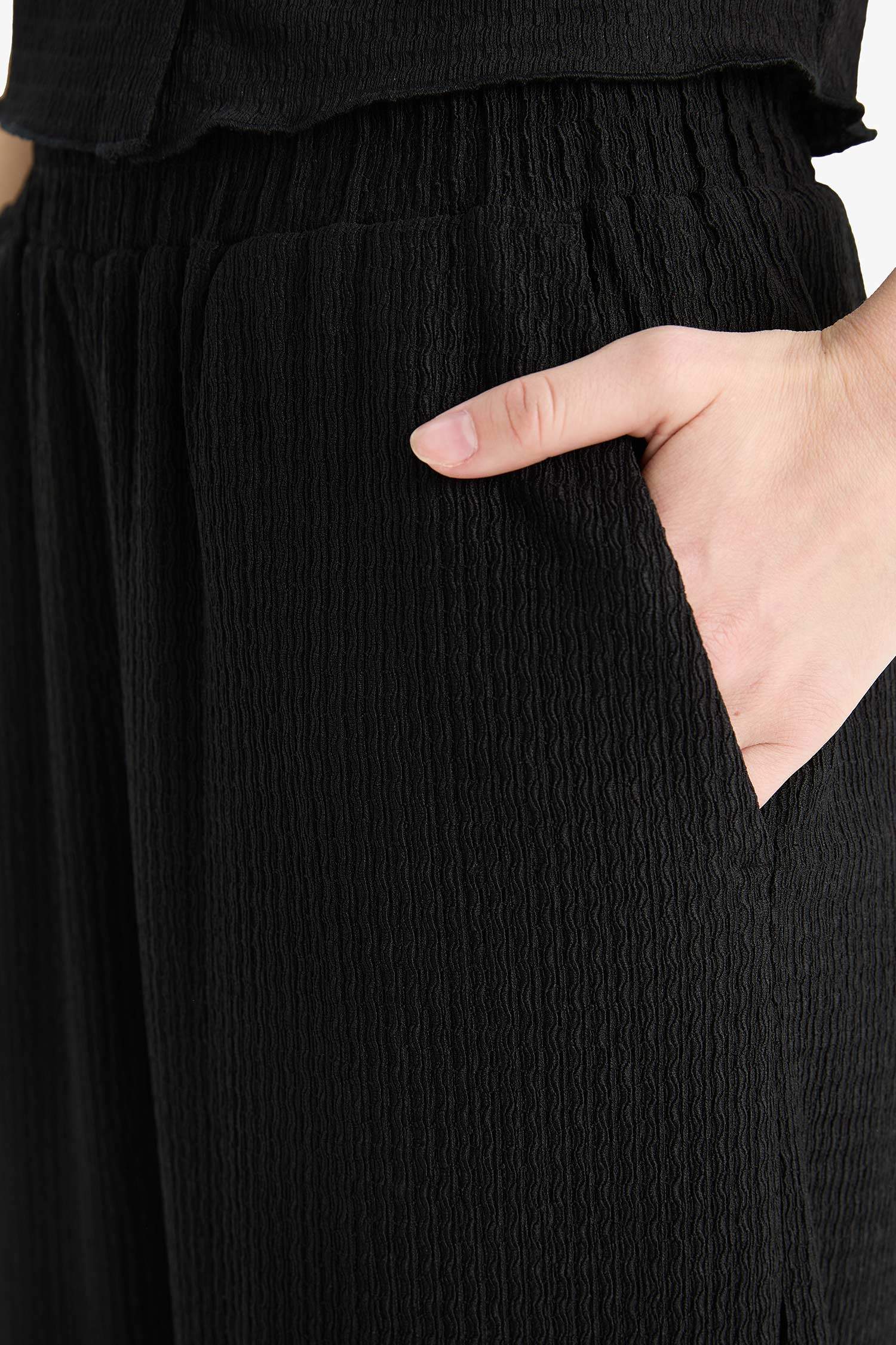 بنطلون وايد ليج كريب برجل واسع