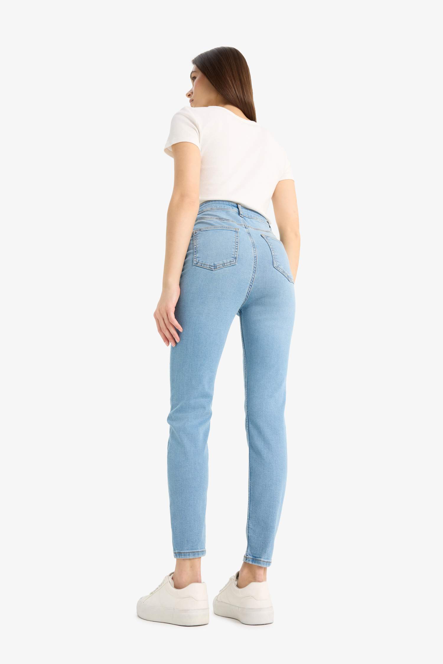 بنطرون جينز سكيني فيت برجل ضيق وخصر عالي