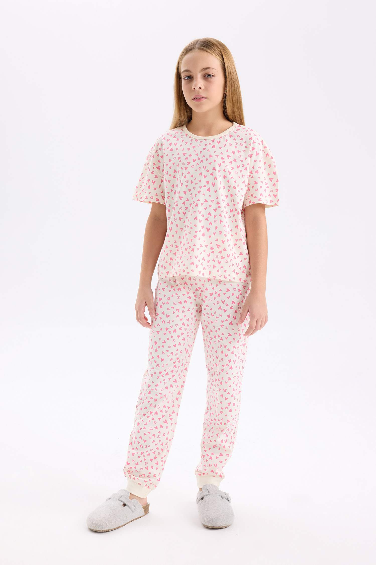 Kız Çocuk Pijama Takımı Kalp Desenli Kısa Kollu Üst Uzun Alt