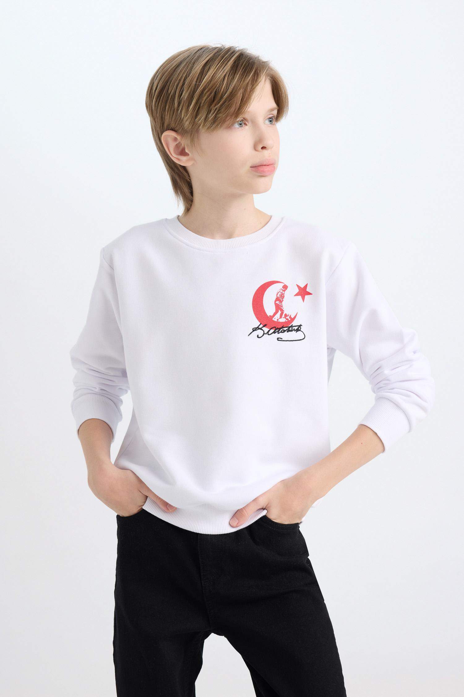 Erkek Çocuk Beyaz Bisiklet Yaka Atatürk Baskılı Nakışlı Sweatshirt