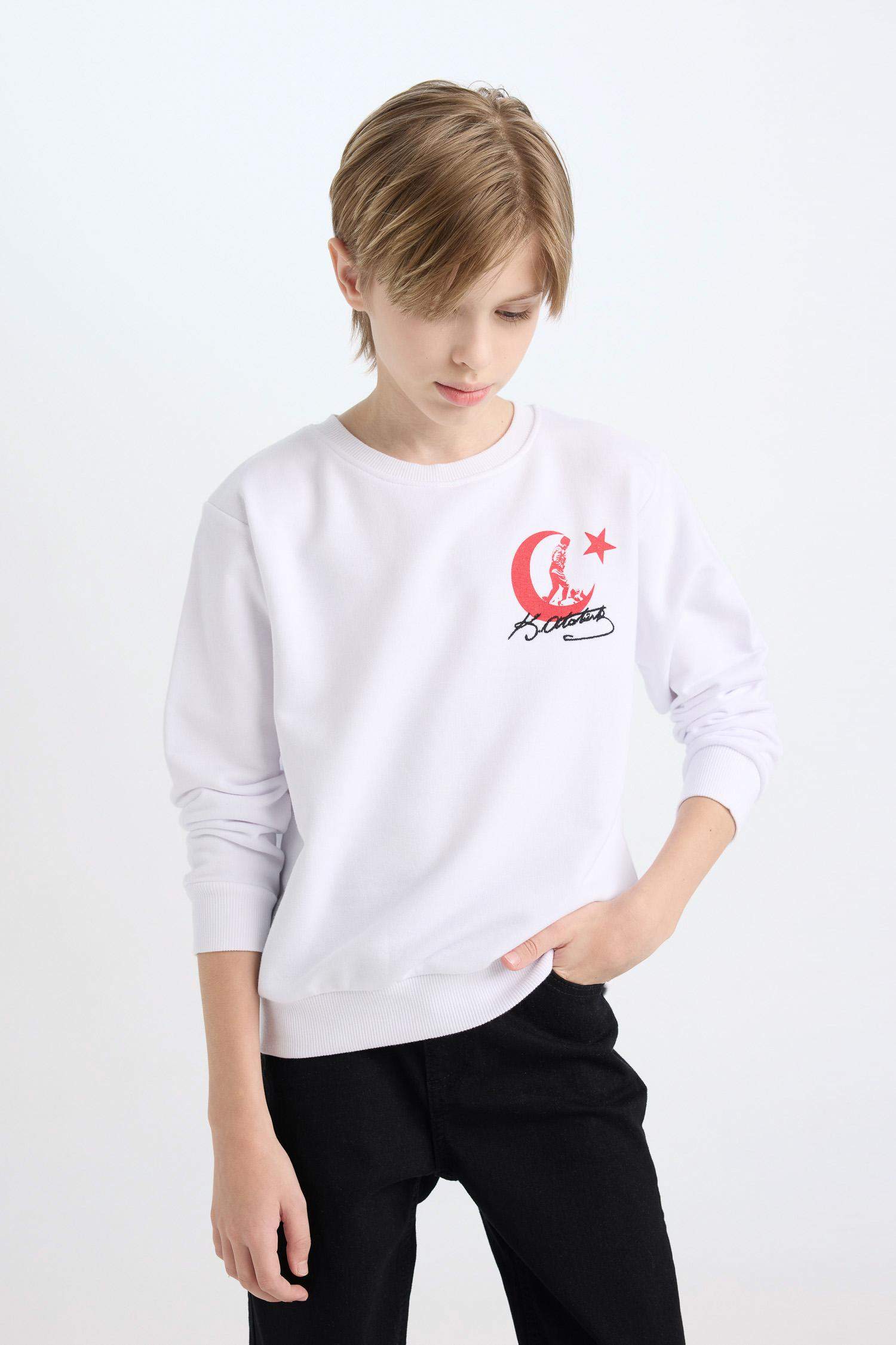 Erkek Çocuk Beyaz Bisiklet Yaka Atatürk Baskılı Nakışlı Sweatshirt