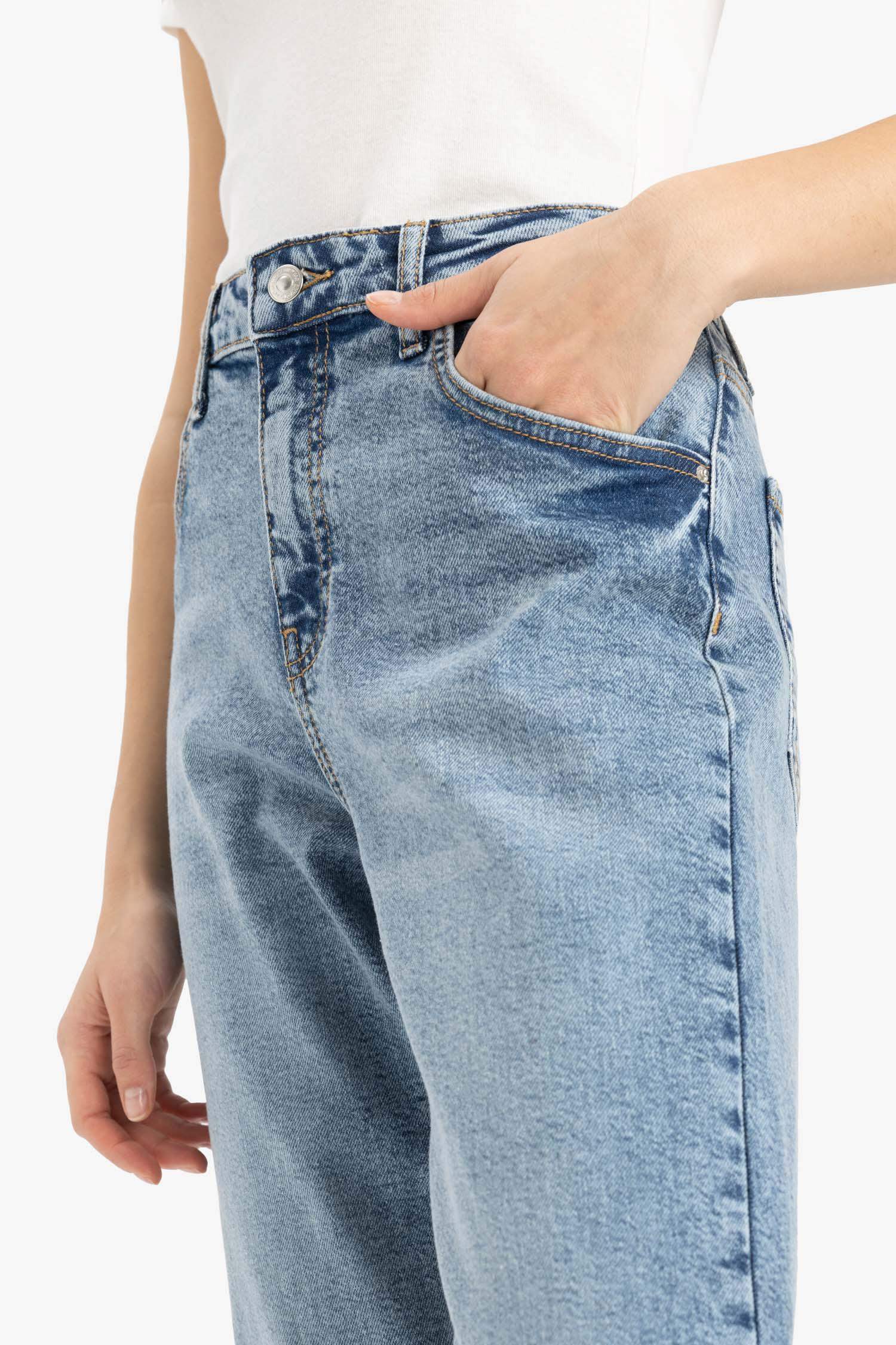 Lina Comfort Mom Normal Bel Düz Paça Jean Kar Yıkamalı Pantolon