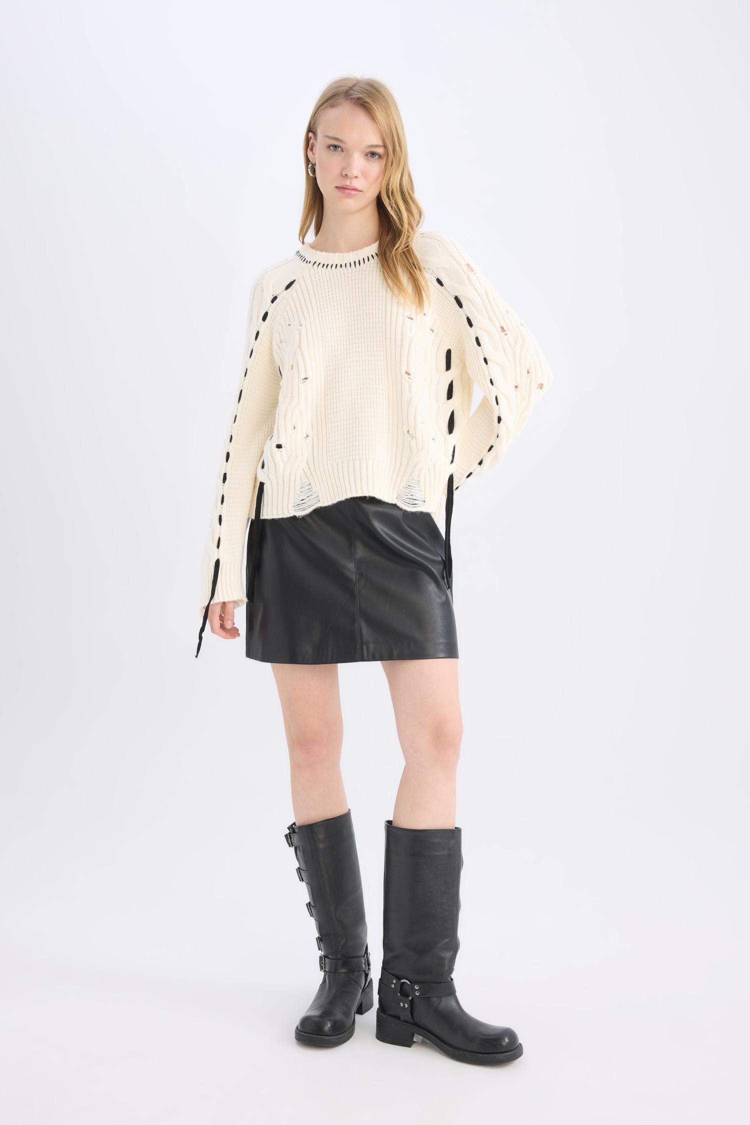 بلوفر تريكو اوفر سايز برقبة مستديرة