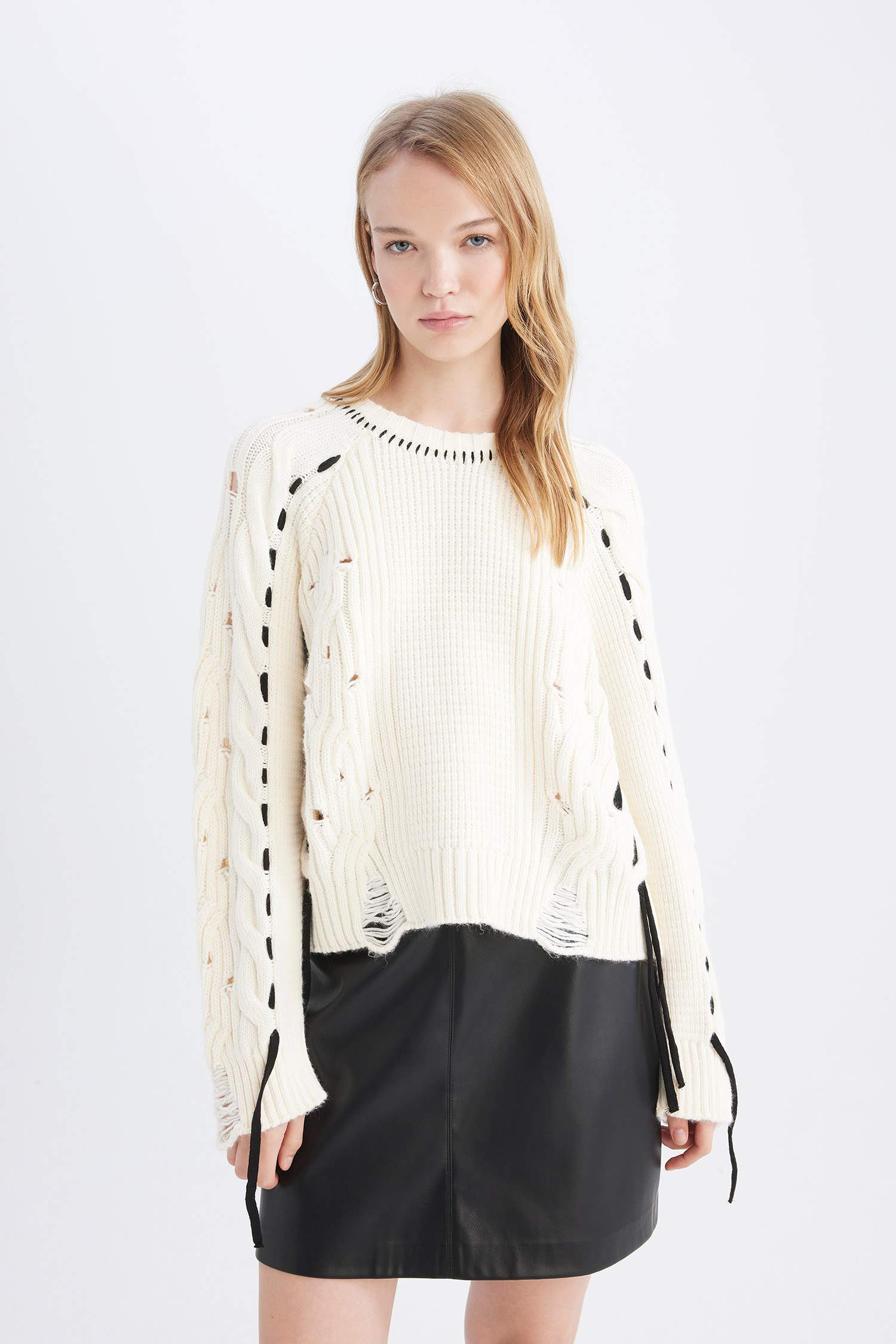 بلوفر تريكو اوفر سايز برقبة مستديرة