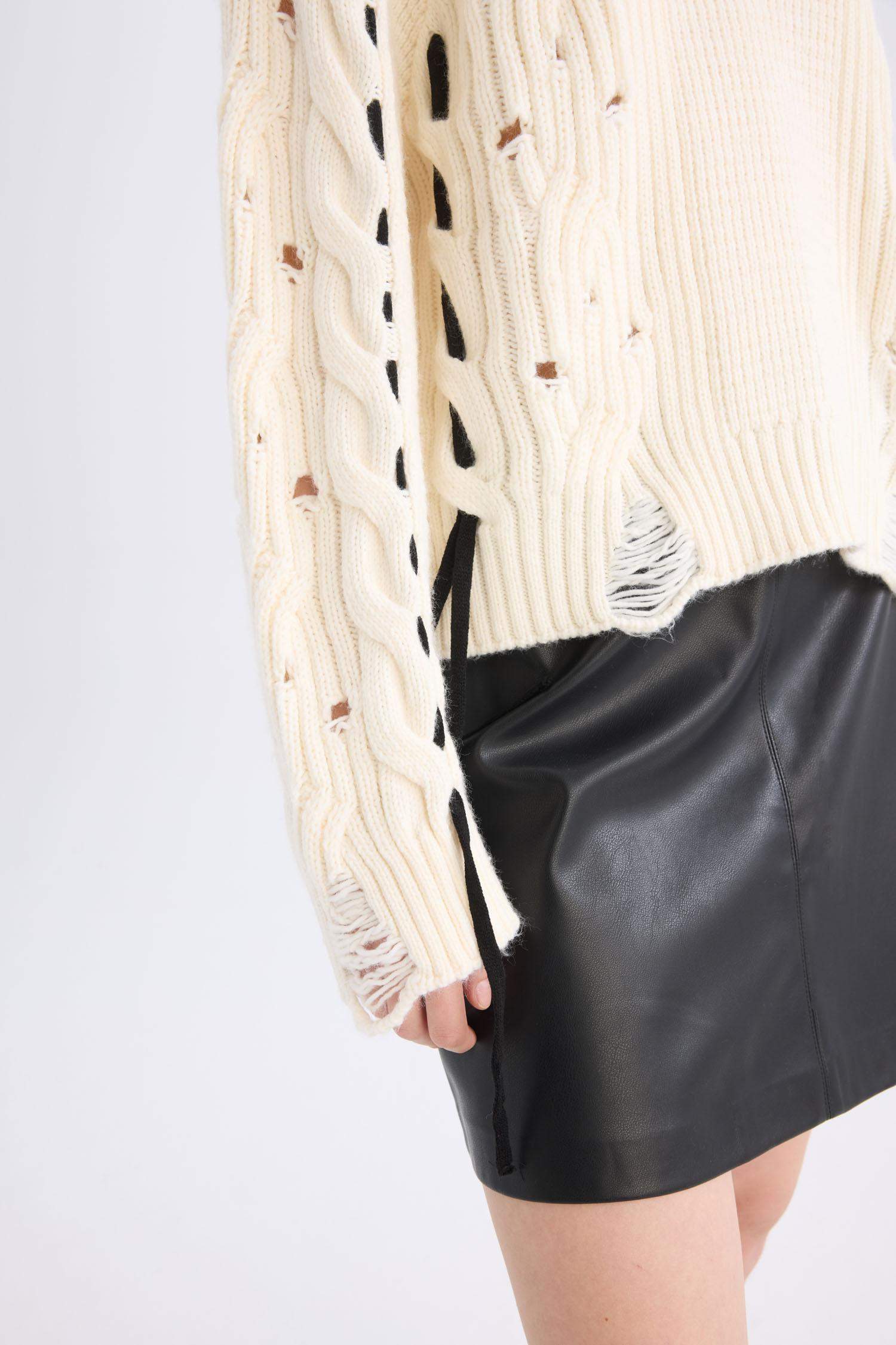 بلوفر تريكو اوفر سايز برقبة مستديرة