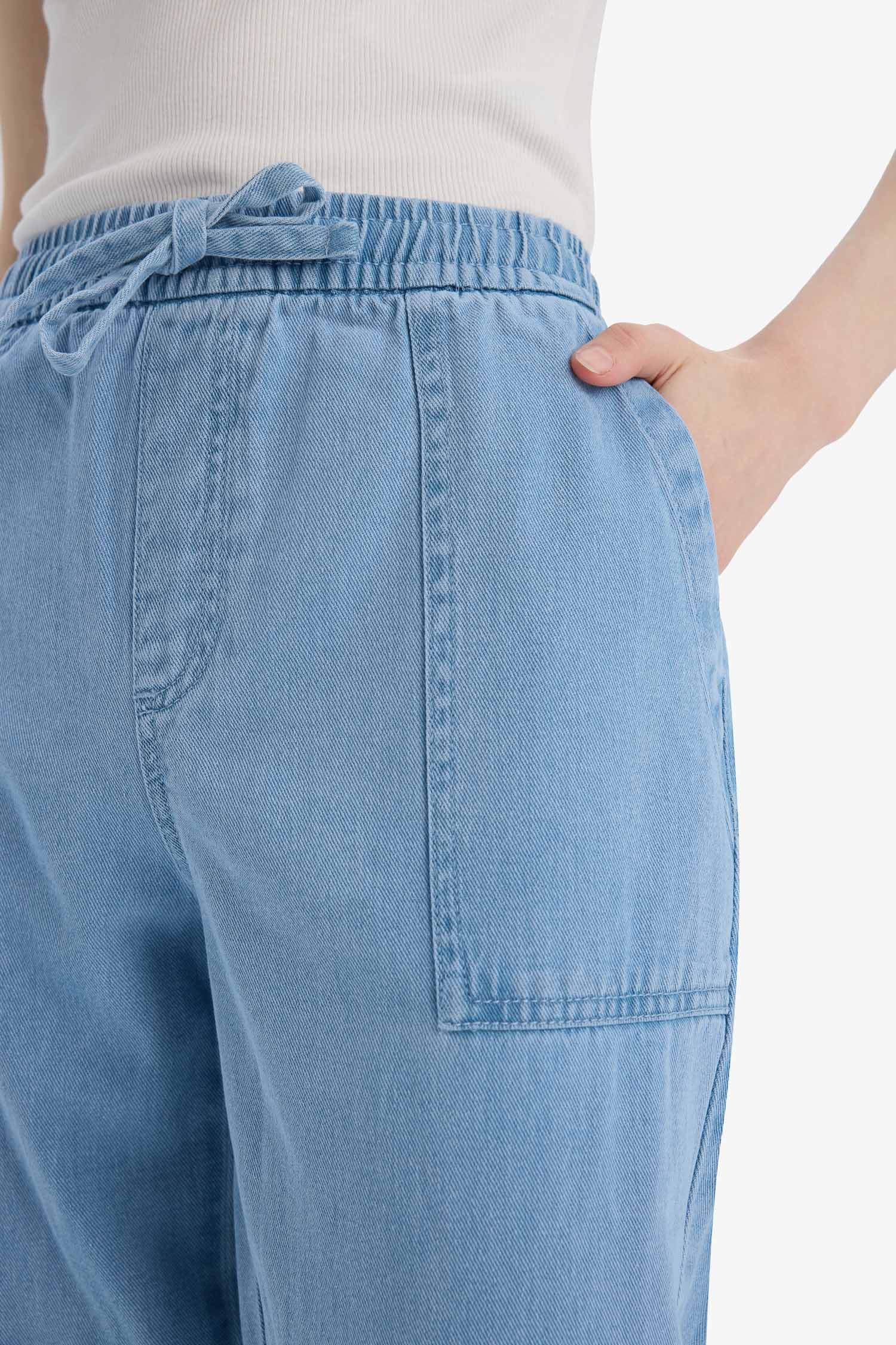 Jean taille haute jambes droites Coupe carotte