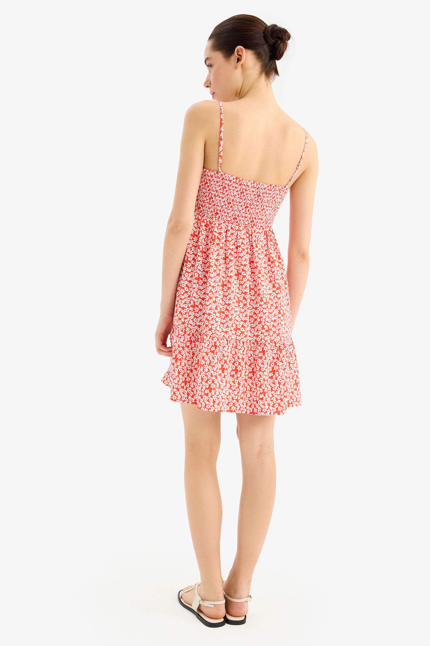 Облегающее мини-платье с цветочным рисунком и шлейками