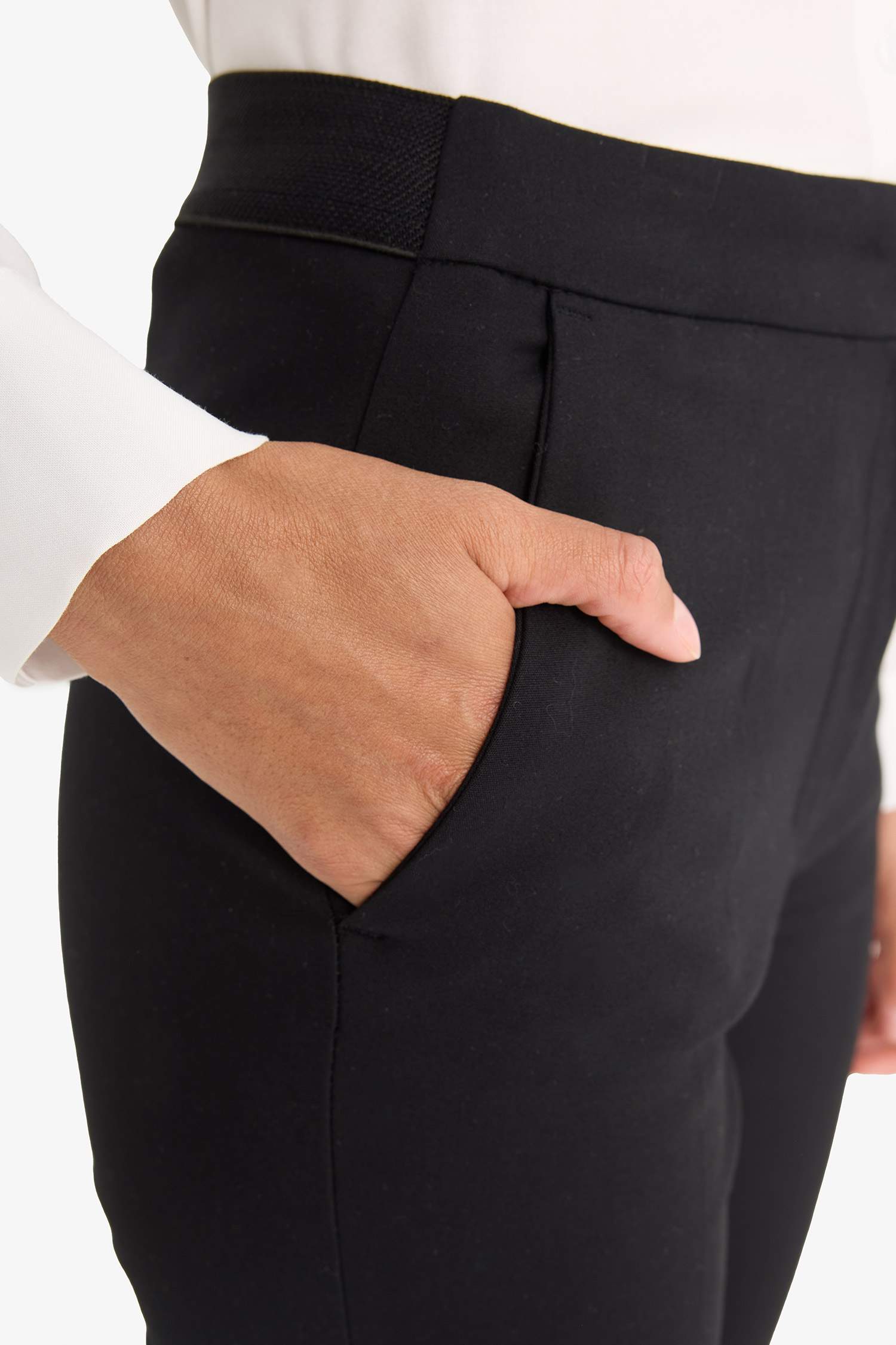 Штаны в стиле carrot fit с высокой талией и прямыми штанинами