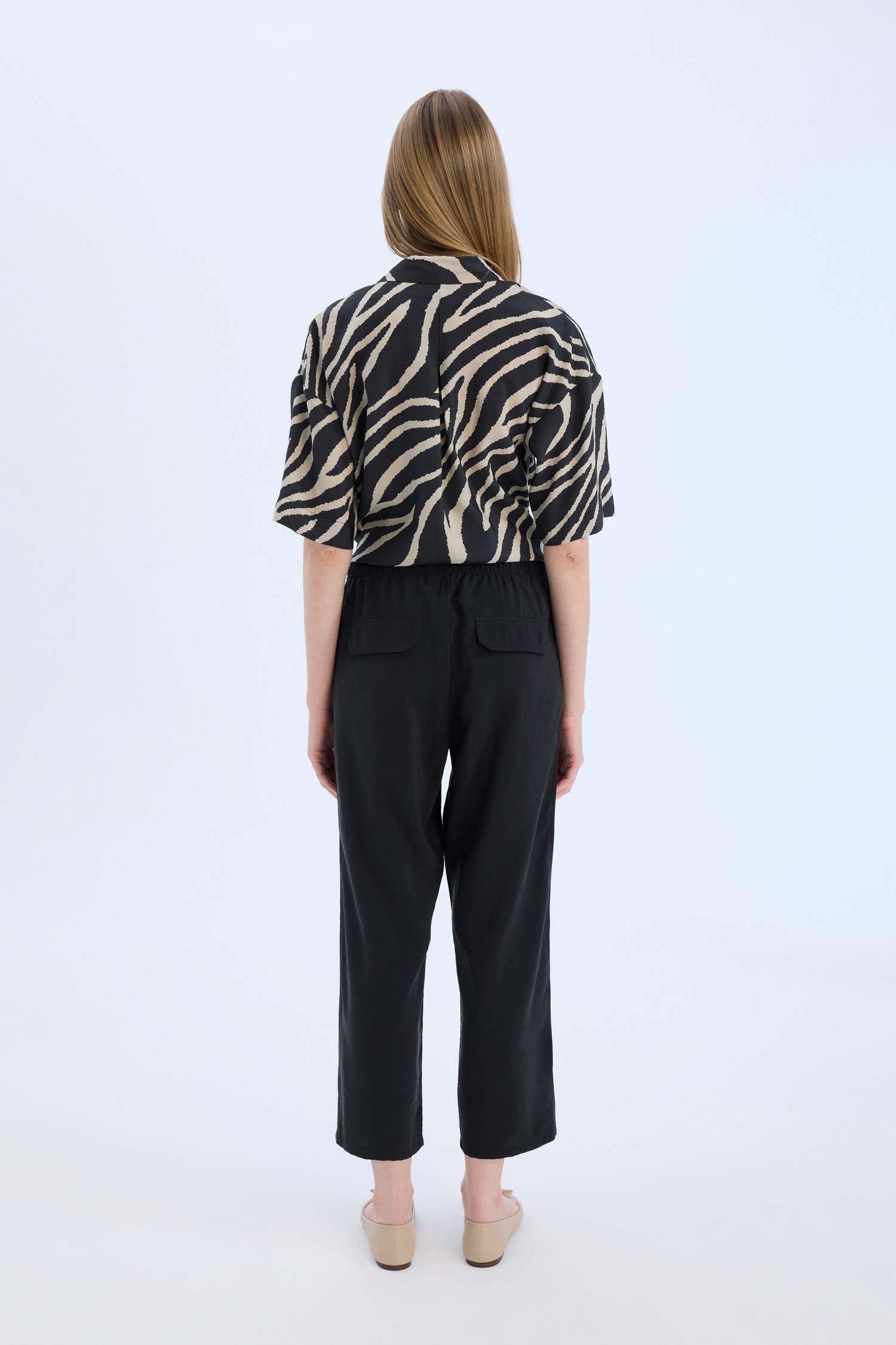 Джоггеры с карманами, высокой талией и укороченные из модала