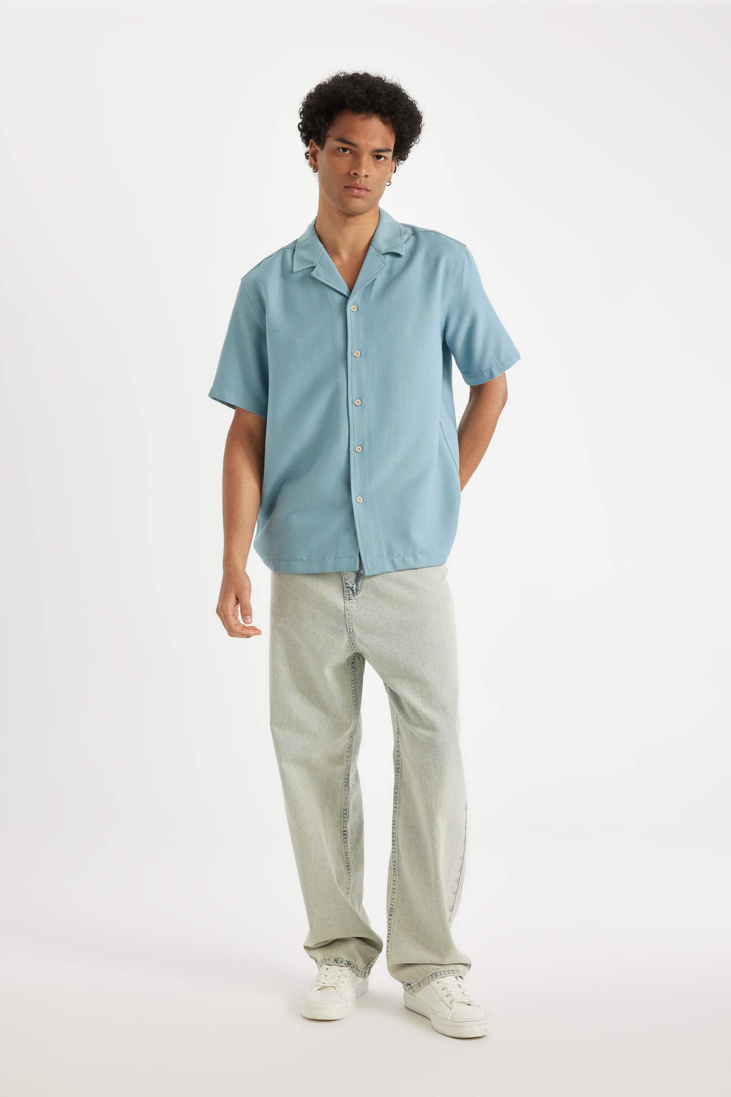 Рубашка стандартного кроя с коротким рукавом