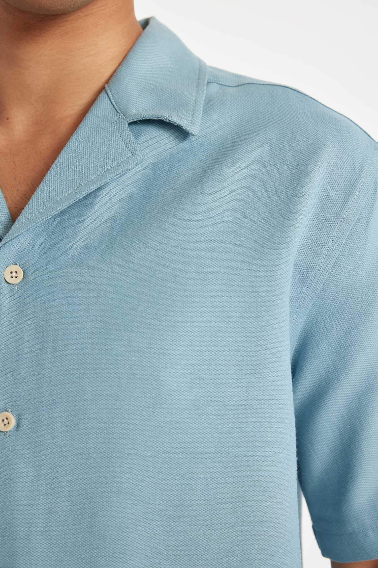 Рубашка стандартного кроя с коротким рукавом