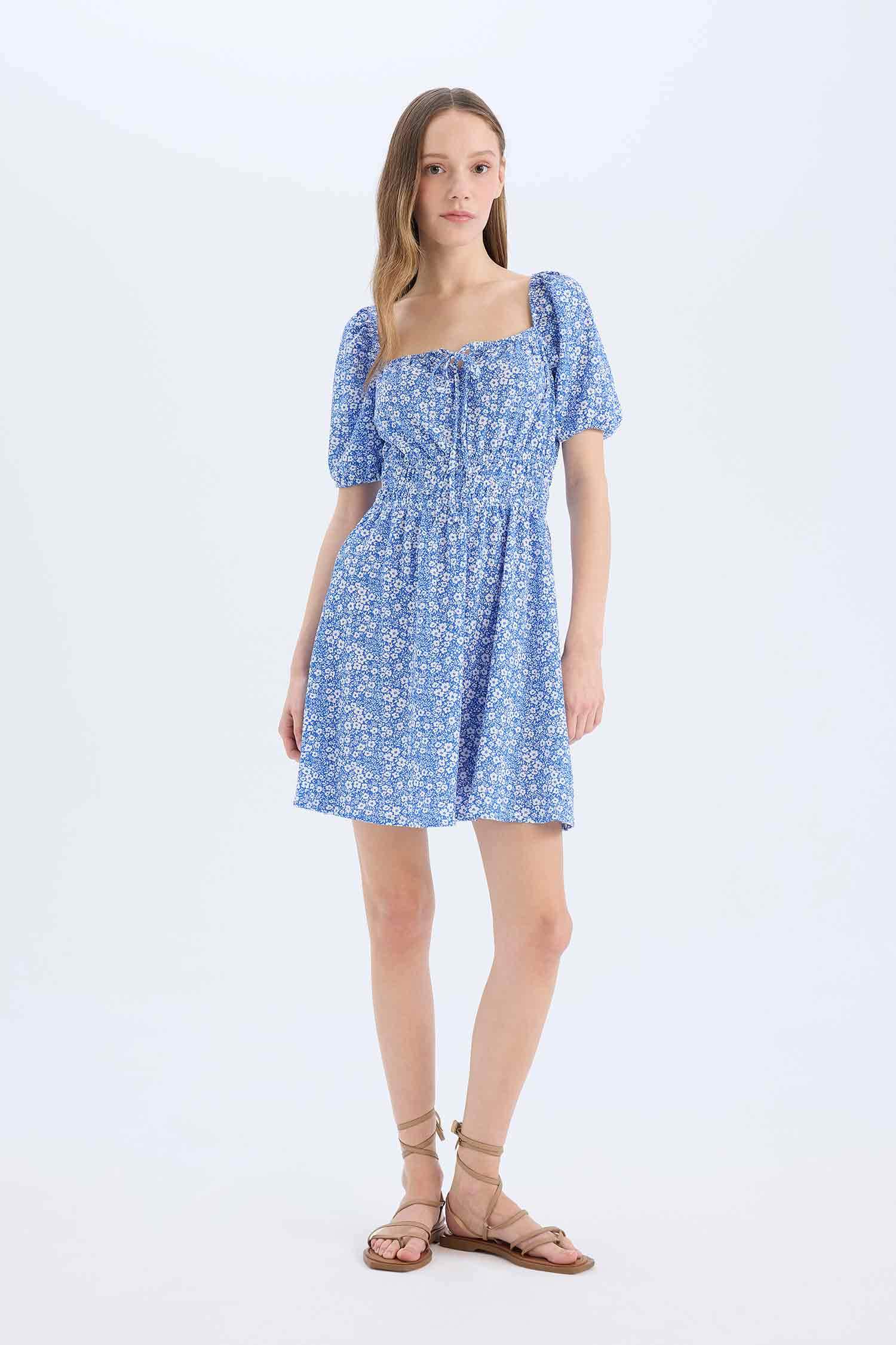 Mini Robe fleurie à col carré et manches courtes