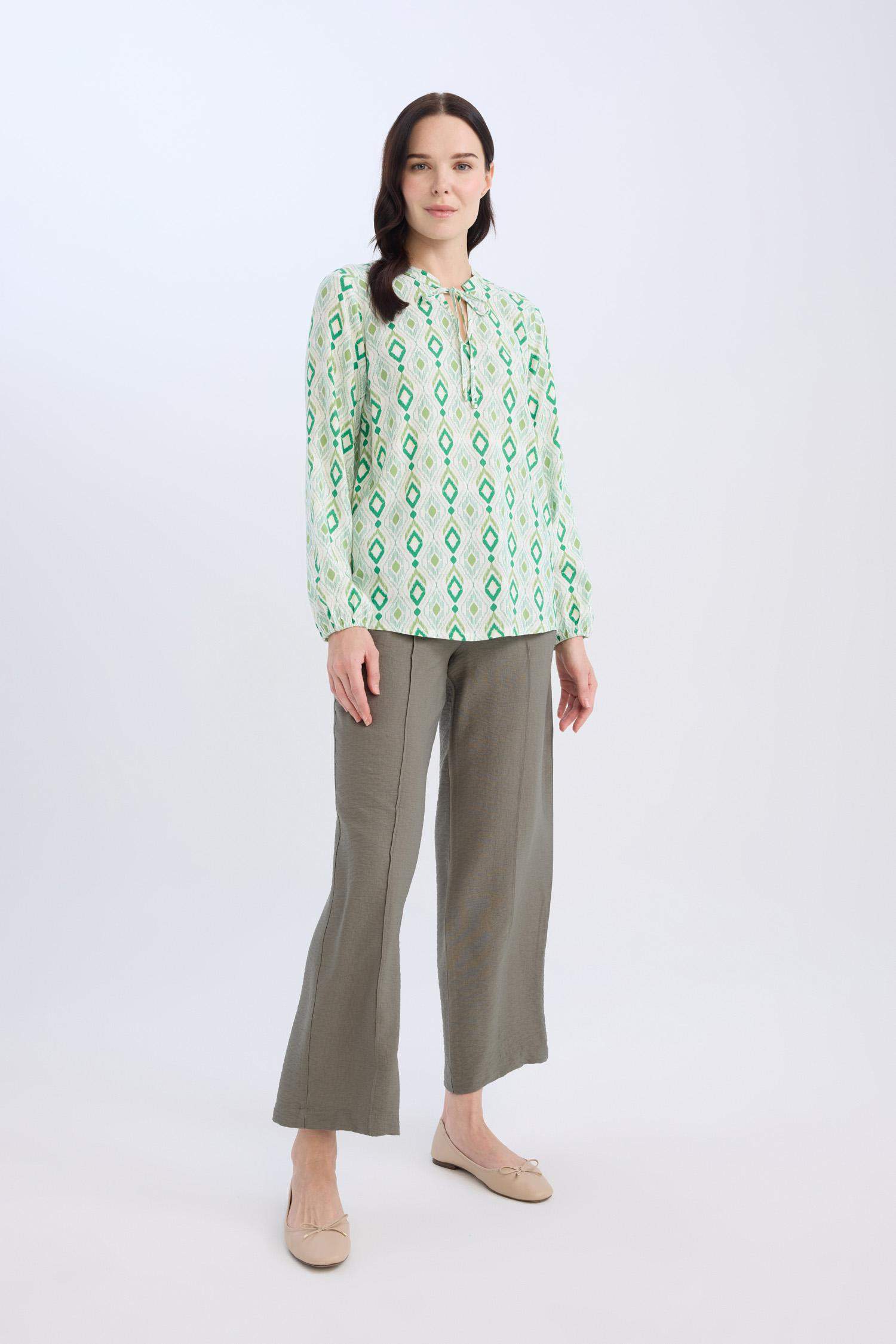 سروال برجل عادي