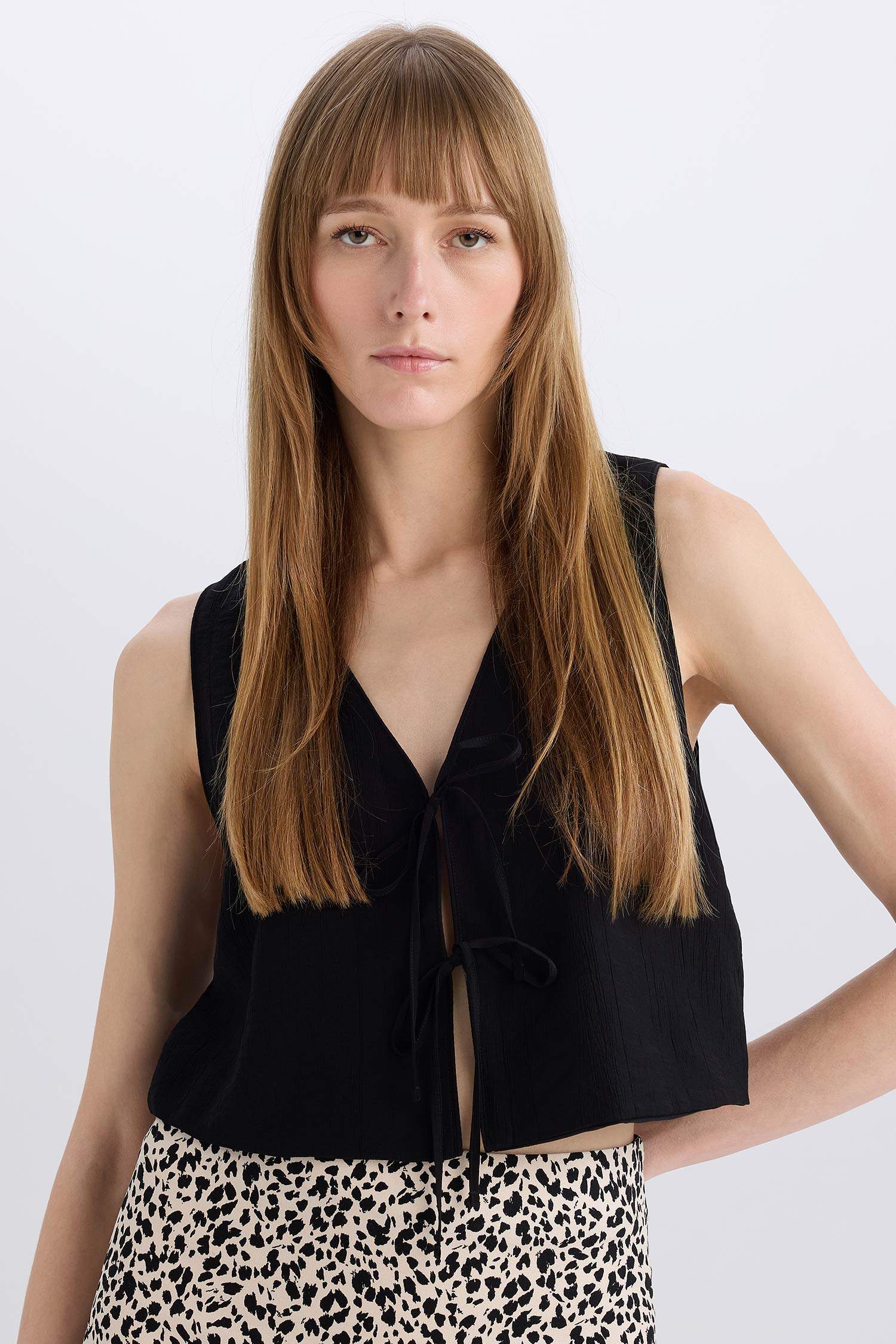 Crop V-Neck Sleeveless Blouse