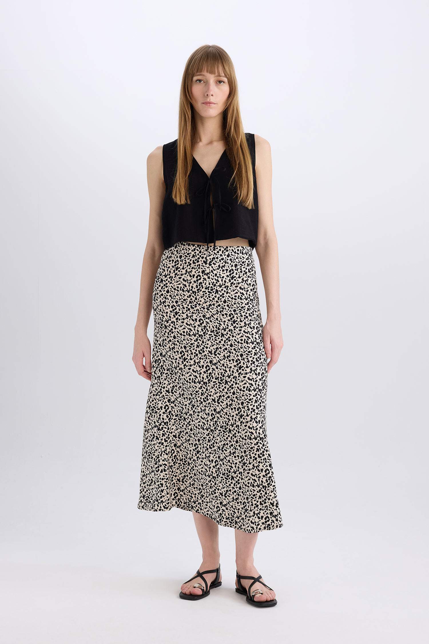 Crop V-Neck Sleeveless Blouse