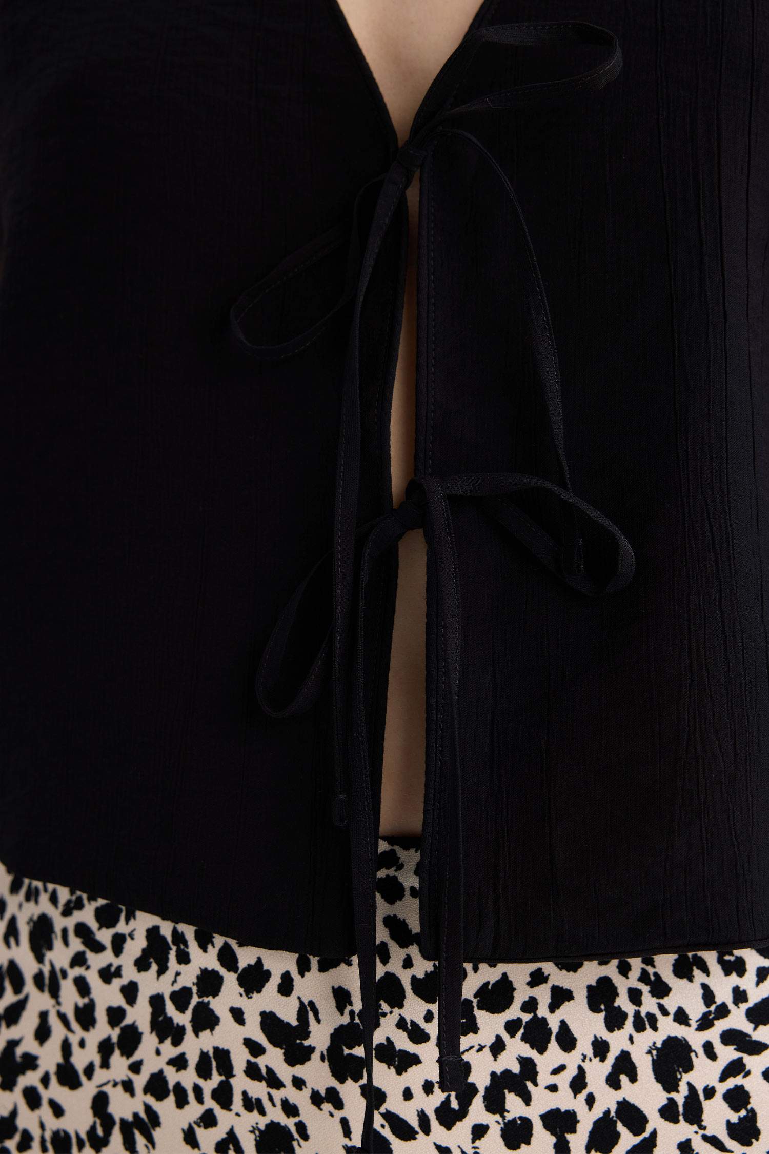 Crop V-Neck Sleeveless Blouse