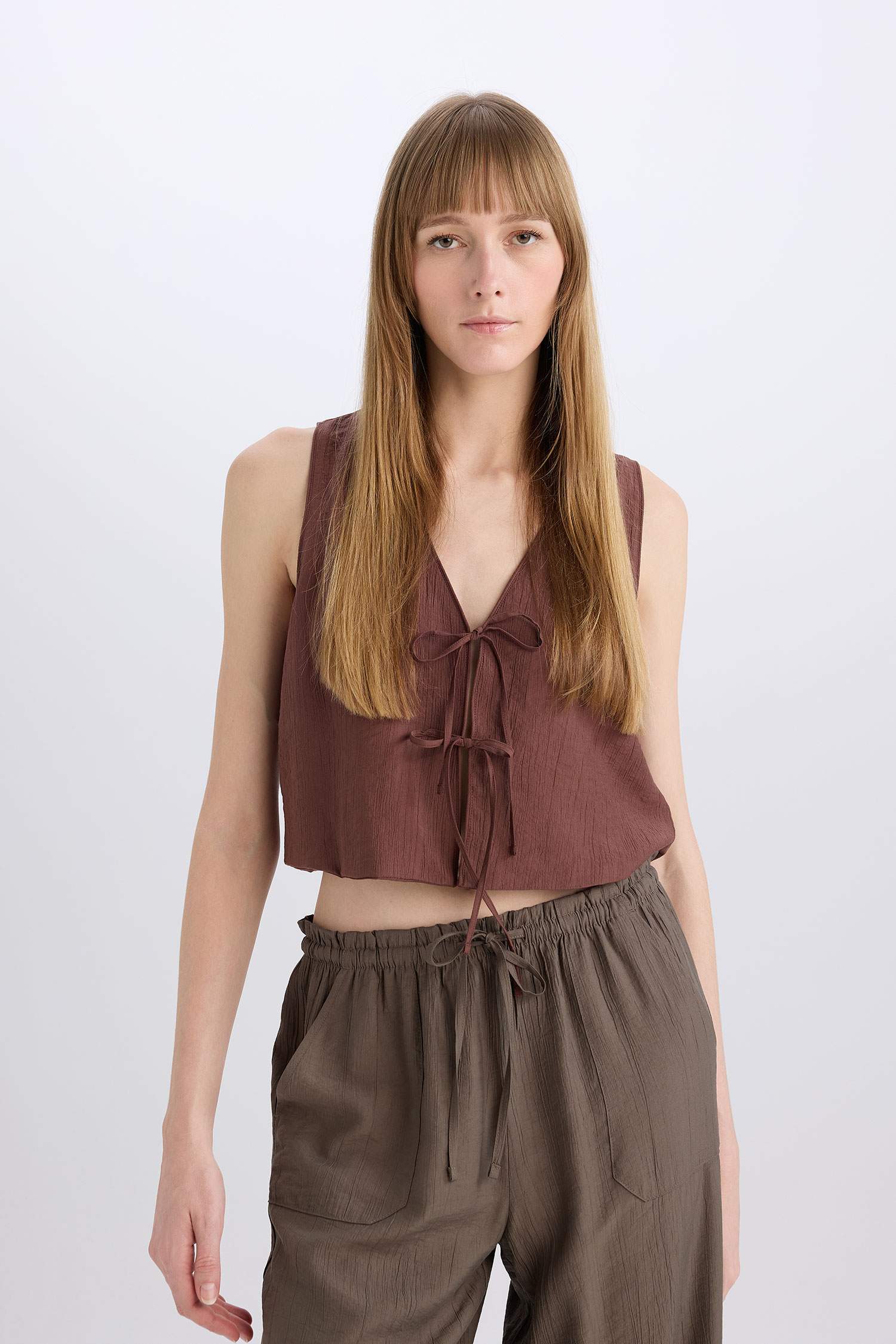 Crop V-Neck Sleeveless Blouse