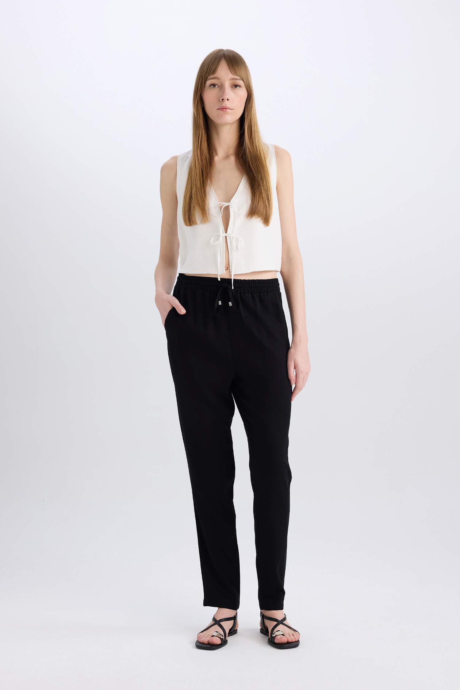 қысқартылған пішім v жаға Жеңсіз Блуза