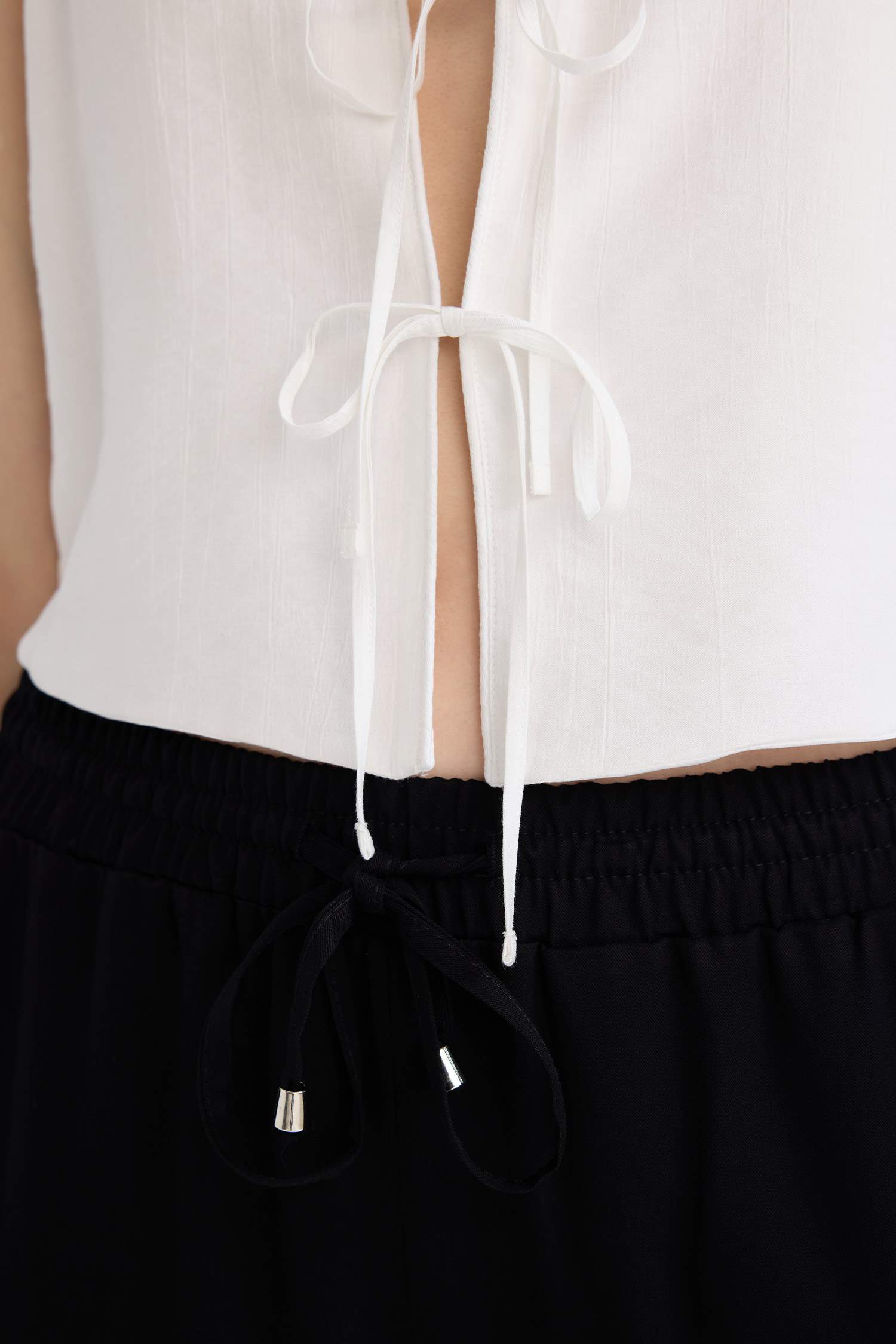 қысқартылған пішім v жаға Жеңсіз Блуза