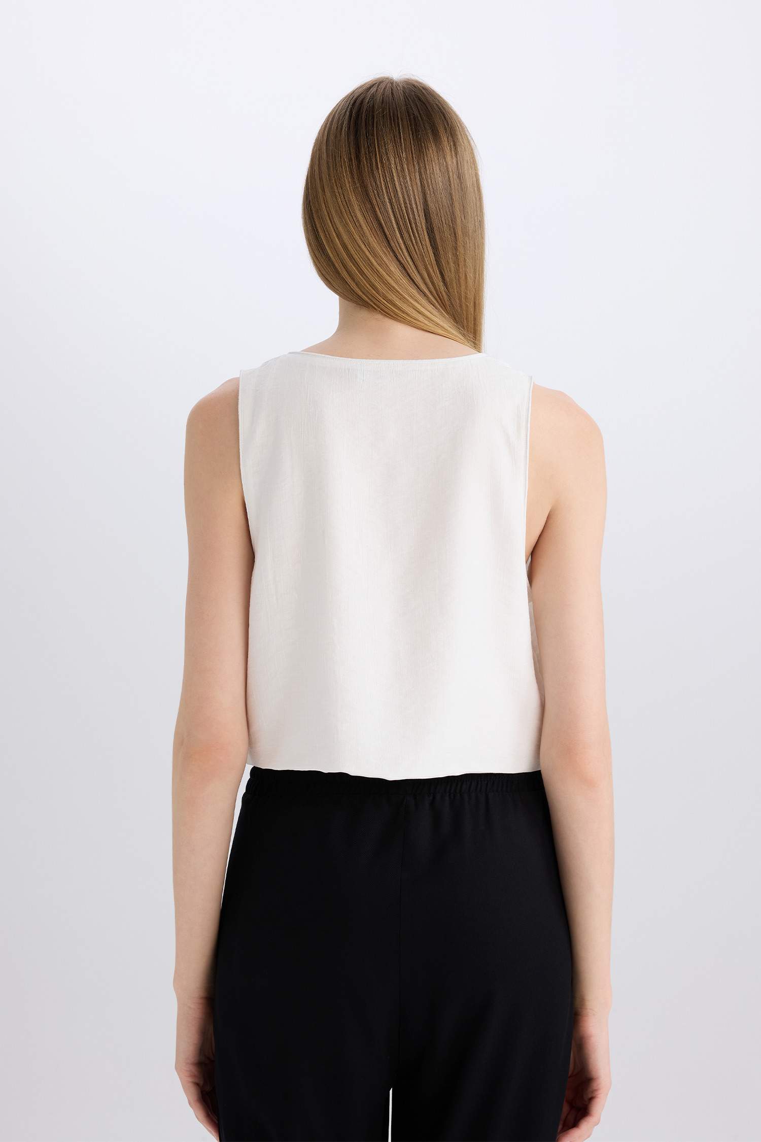 қысқартылған пішім v жаға Жеңсіз Блуза