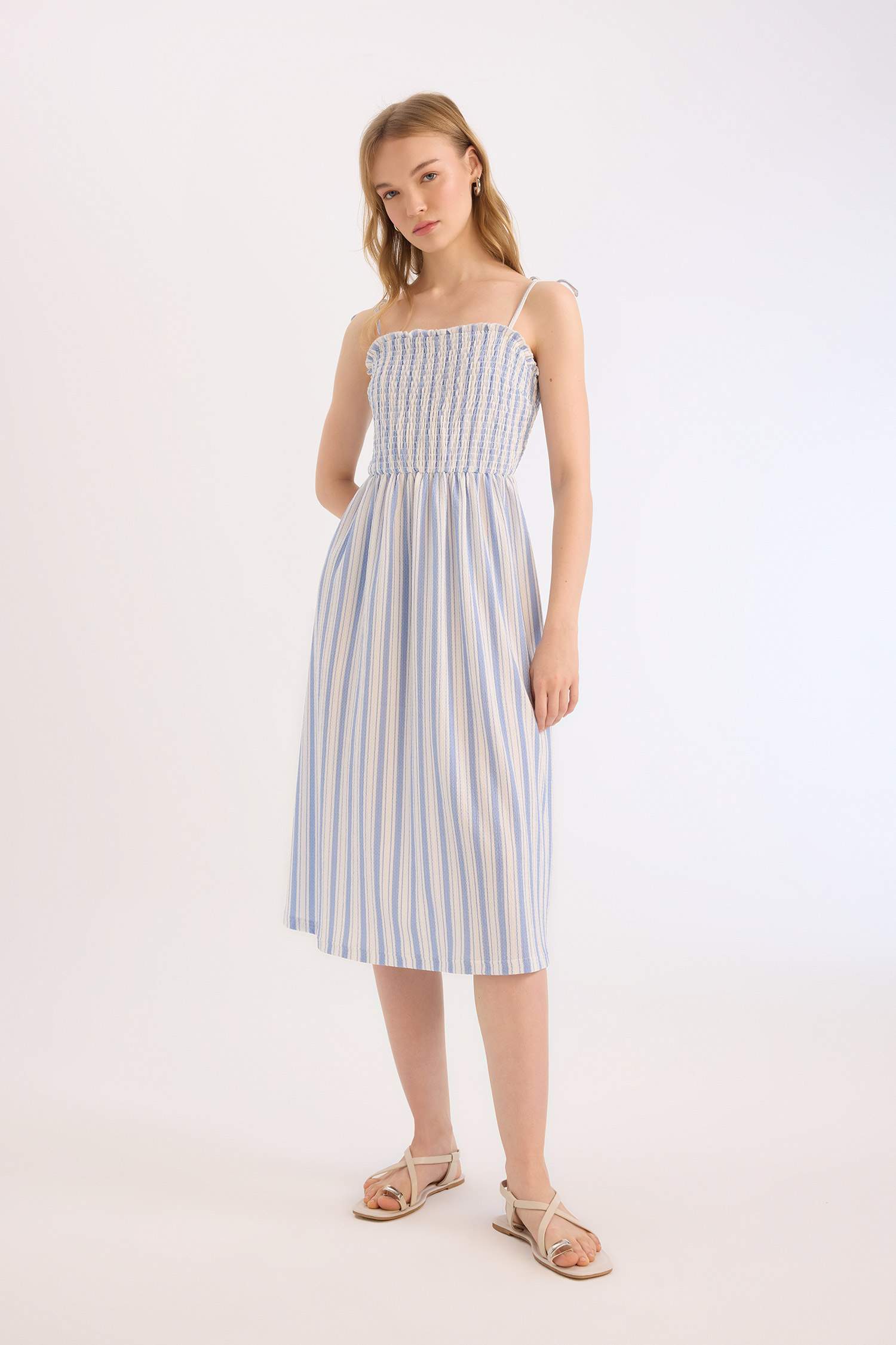 فستان نص كم ميدي مخطط بحمالات