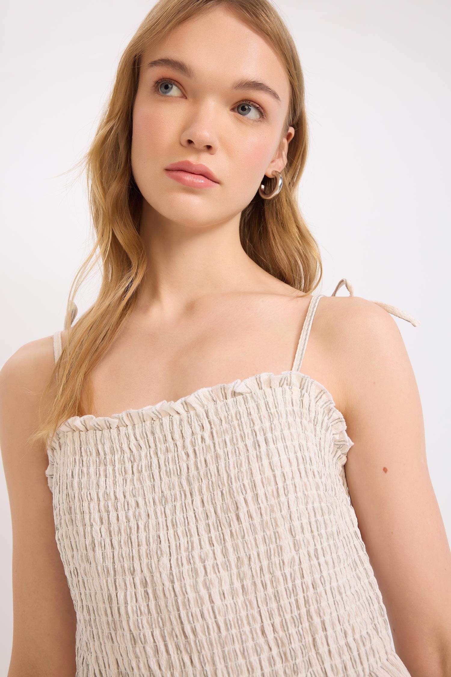 Платье-миди А-силуэта на бретелях в полоску из жатой ткани, коллекция Coool