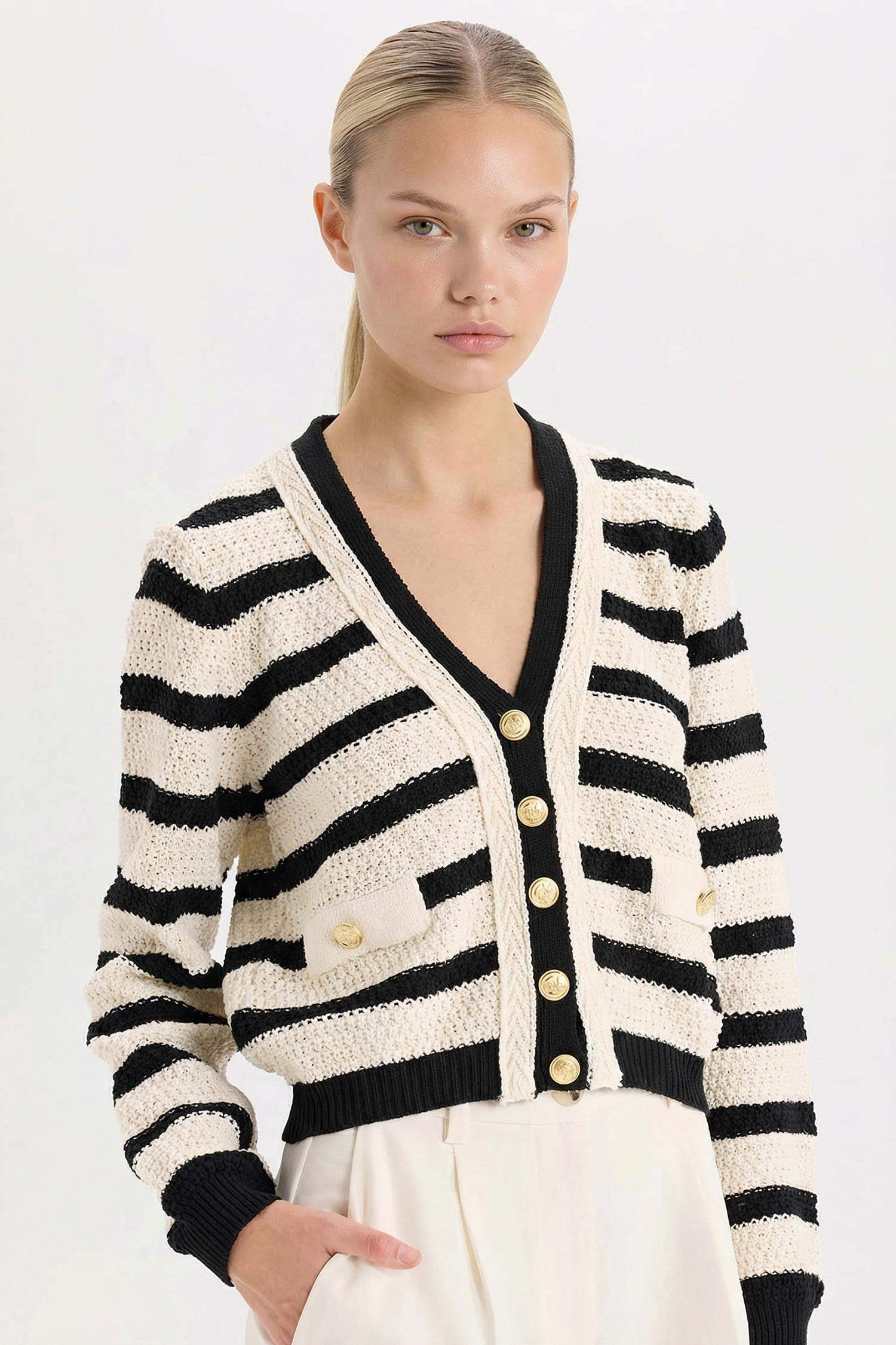 Regular Fit V Yaka Çizgili Düğmeli Triko Hırka