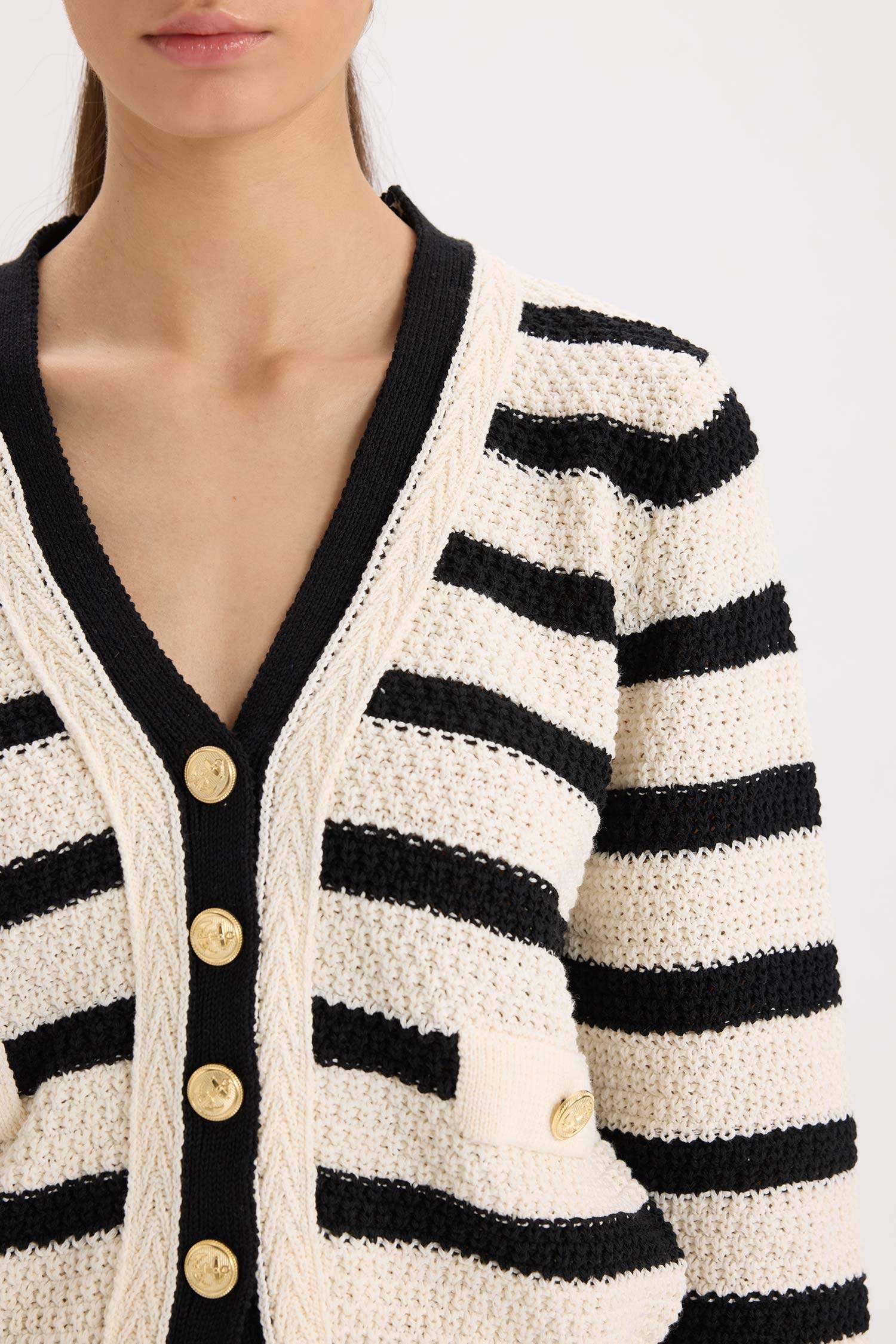 Regular Fit V Yaka Çizgili Düğmeli Triko Hırka