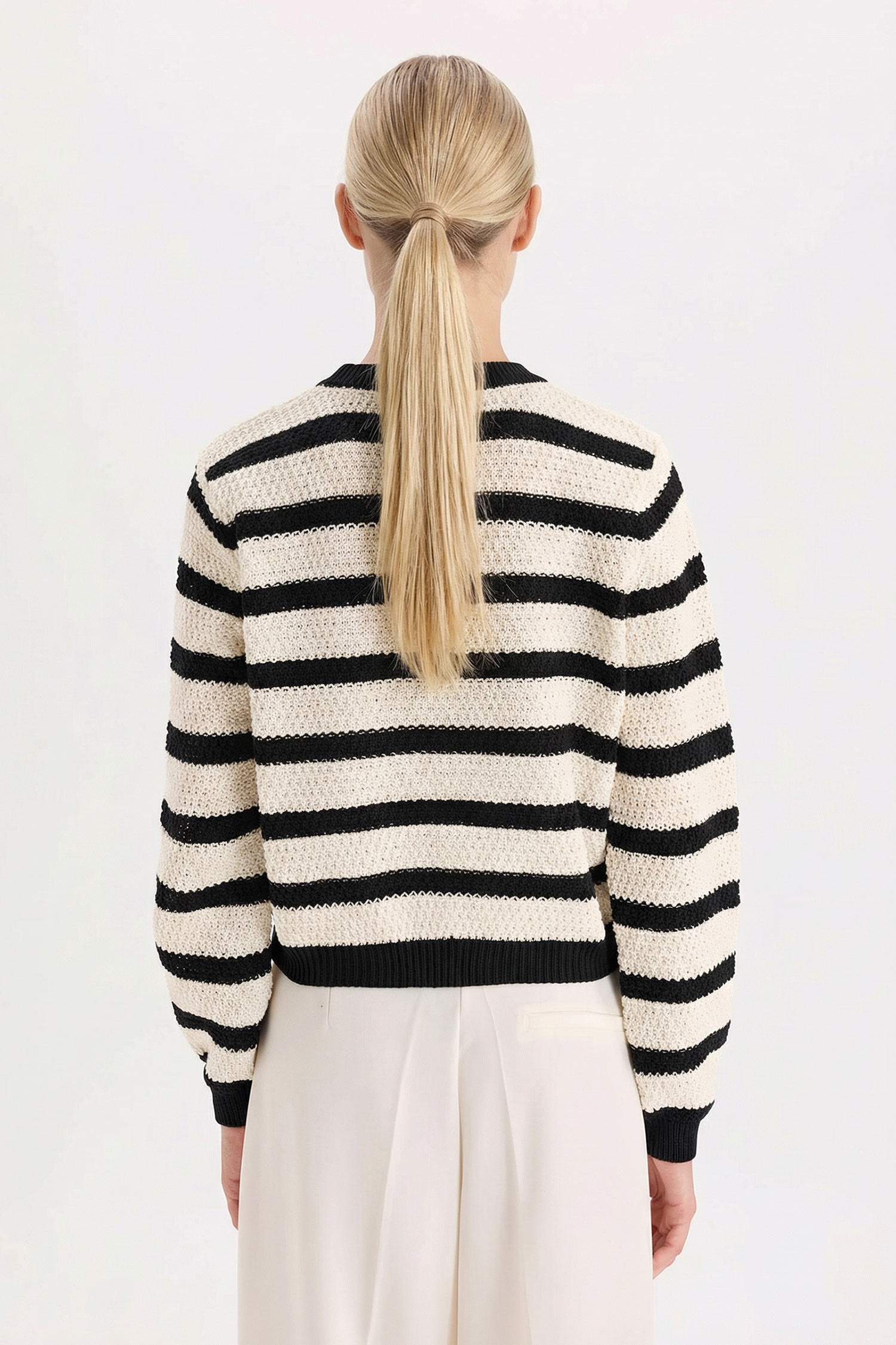 Regular Fit V Yaka Çizgili Düğmeli Triko Hırka