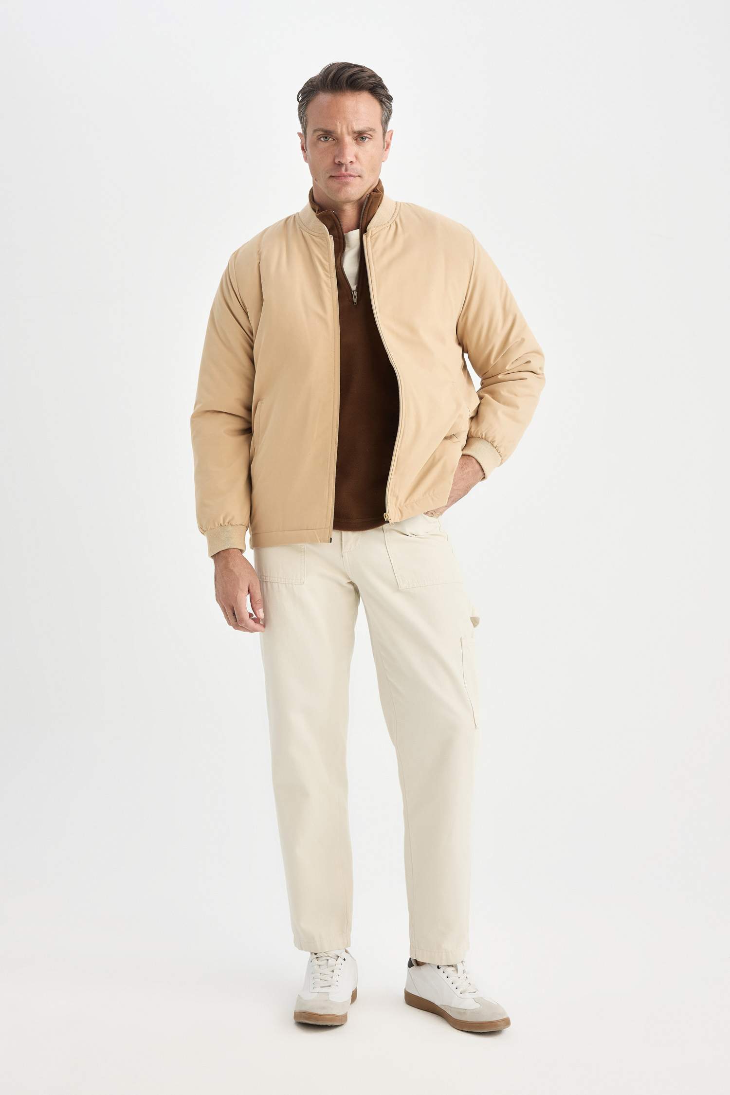 جاكيت بومبر خفيف قصة عادية طارد للماء وياخة كوليج