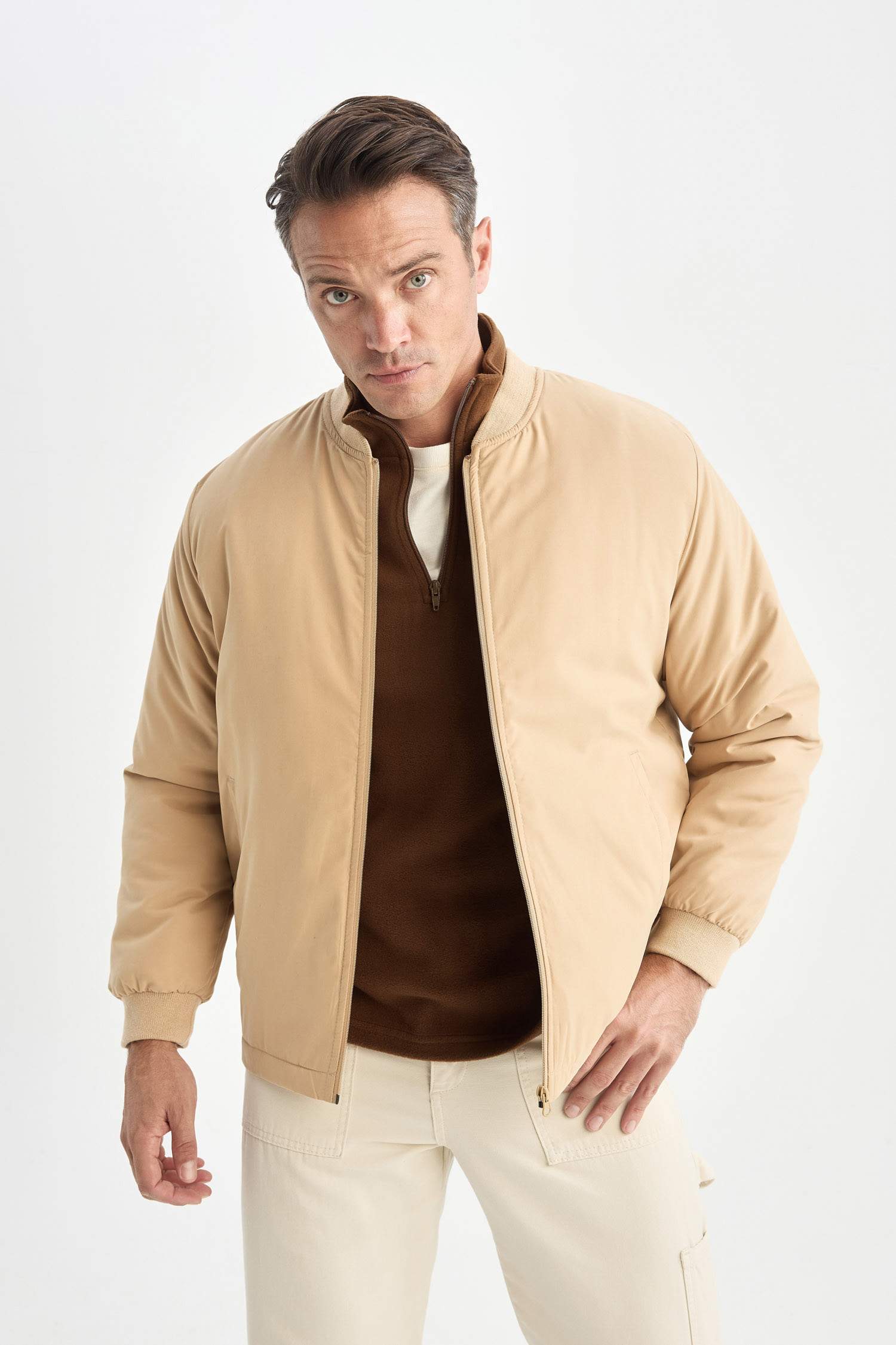 جاكيت بومبر خفيف قصة عادية طارد للماء وياخة كوليج