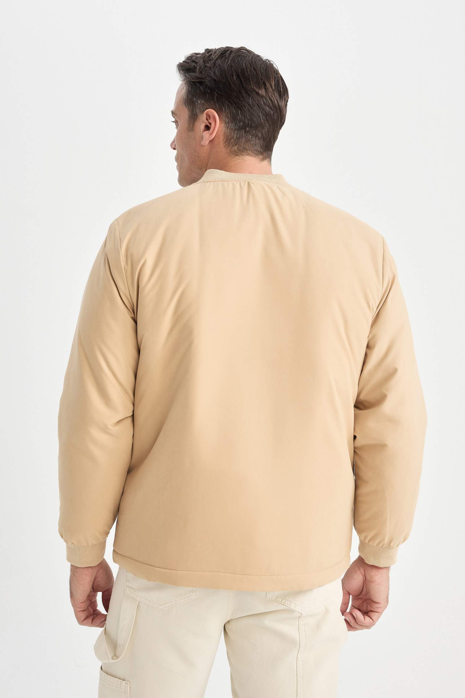 جاكيت بومبر خفيف قصة عادية طارد للماء وياخة كوليج