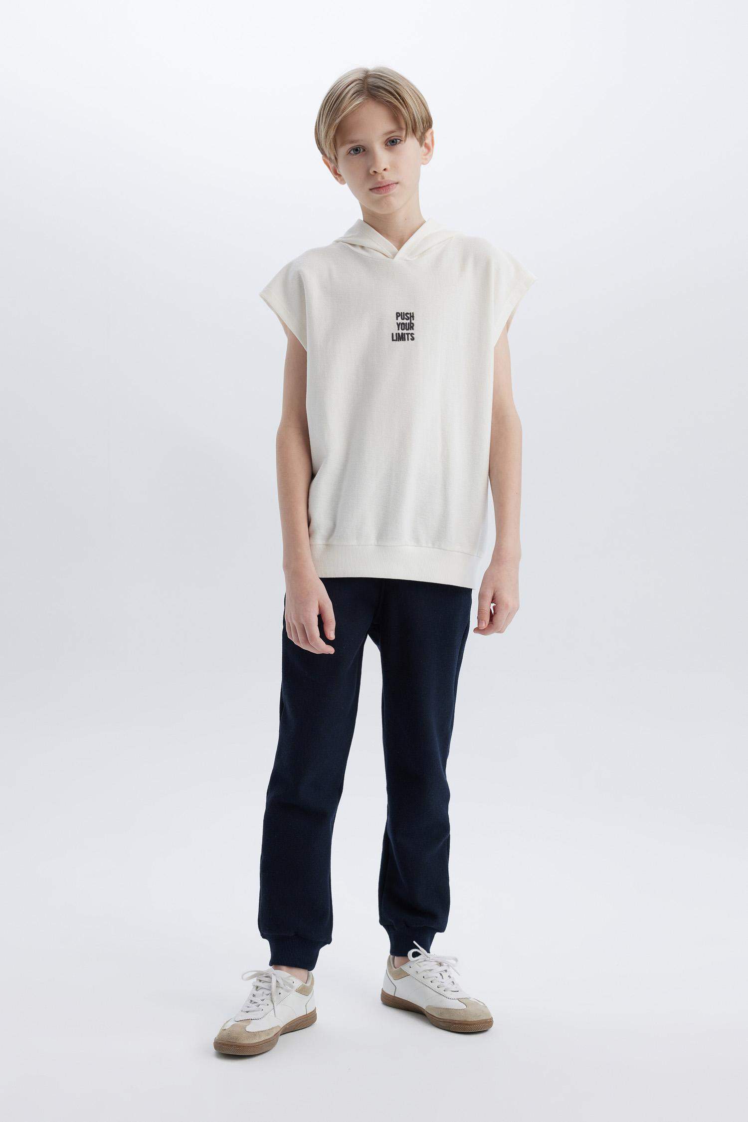 Детская Жилет с Капюшоном и Вышивкой