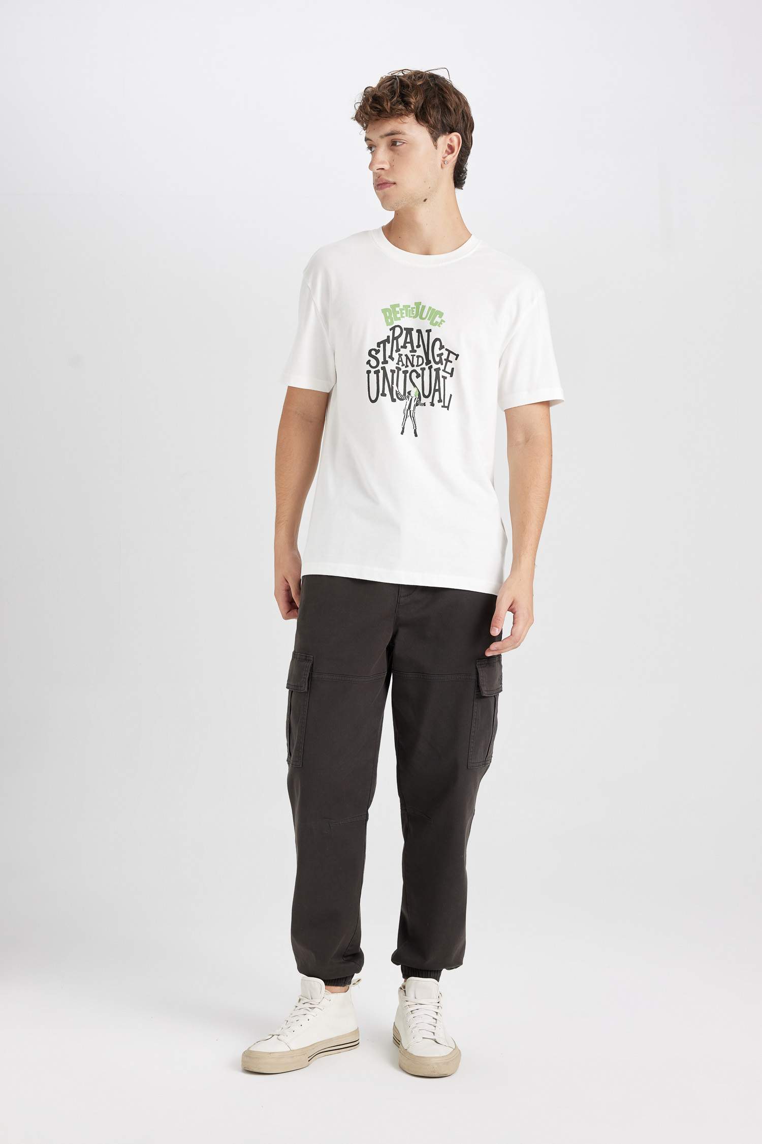 %100 Pamuk Beetlejuice (1988) Regular Fit Bisiklet Yaka Kısa Kollu Tişört