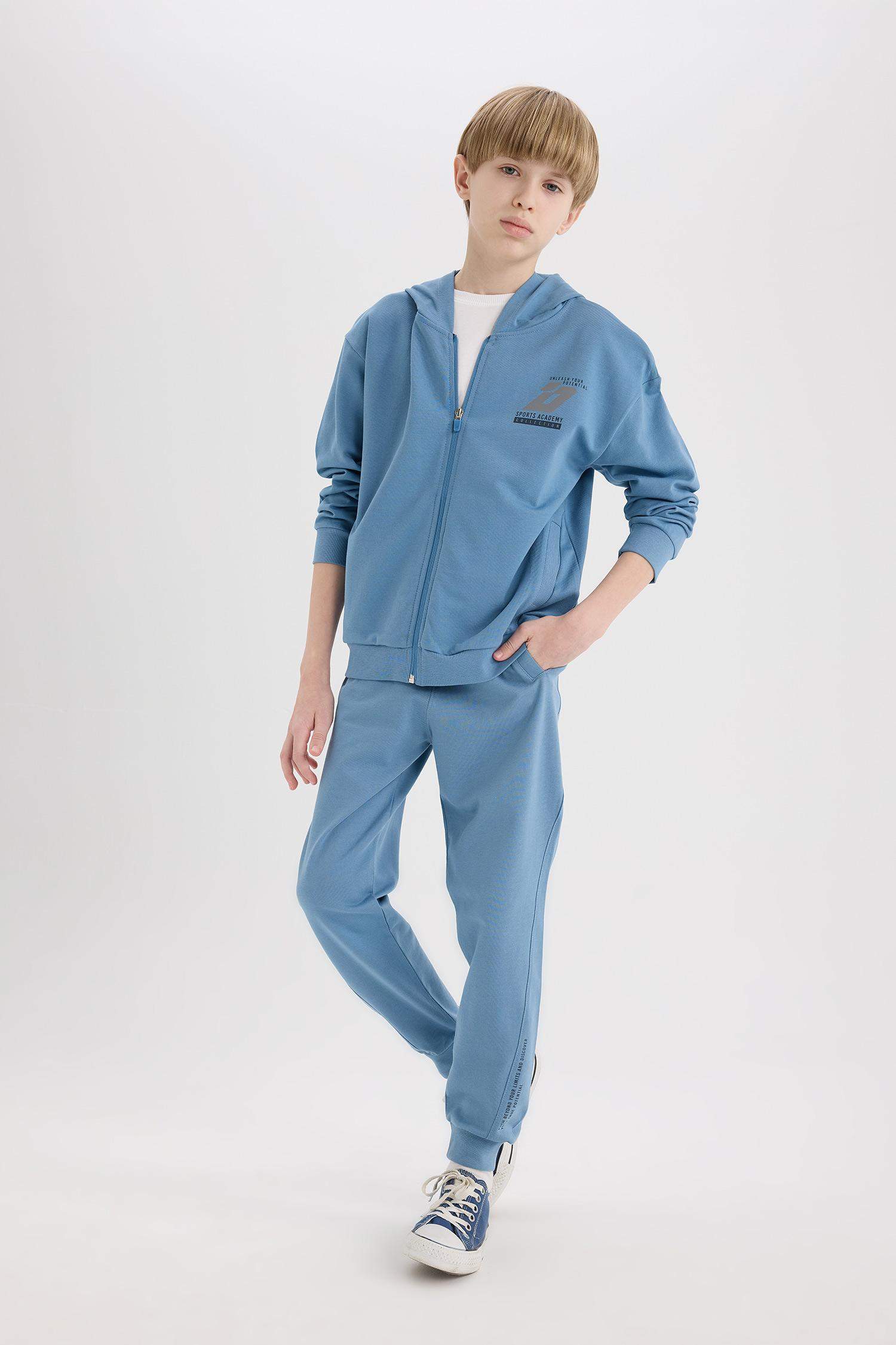 بنطرون ولادي بطبعة شعار قصة عادية