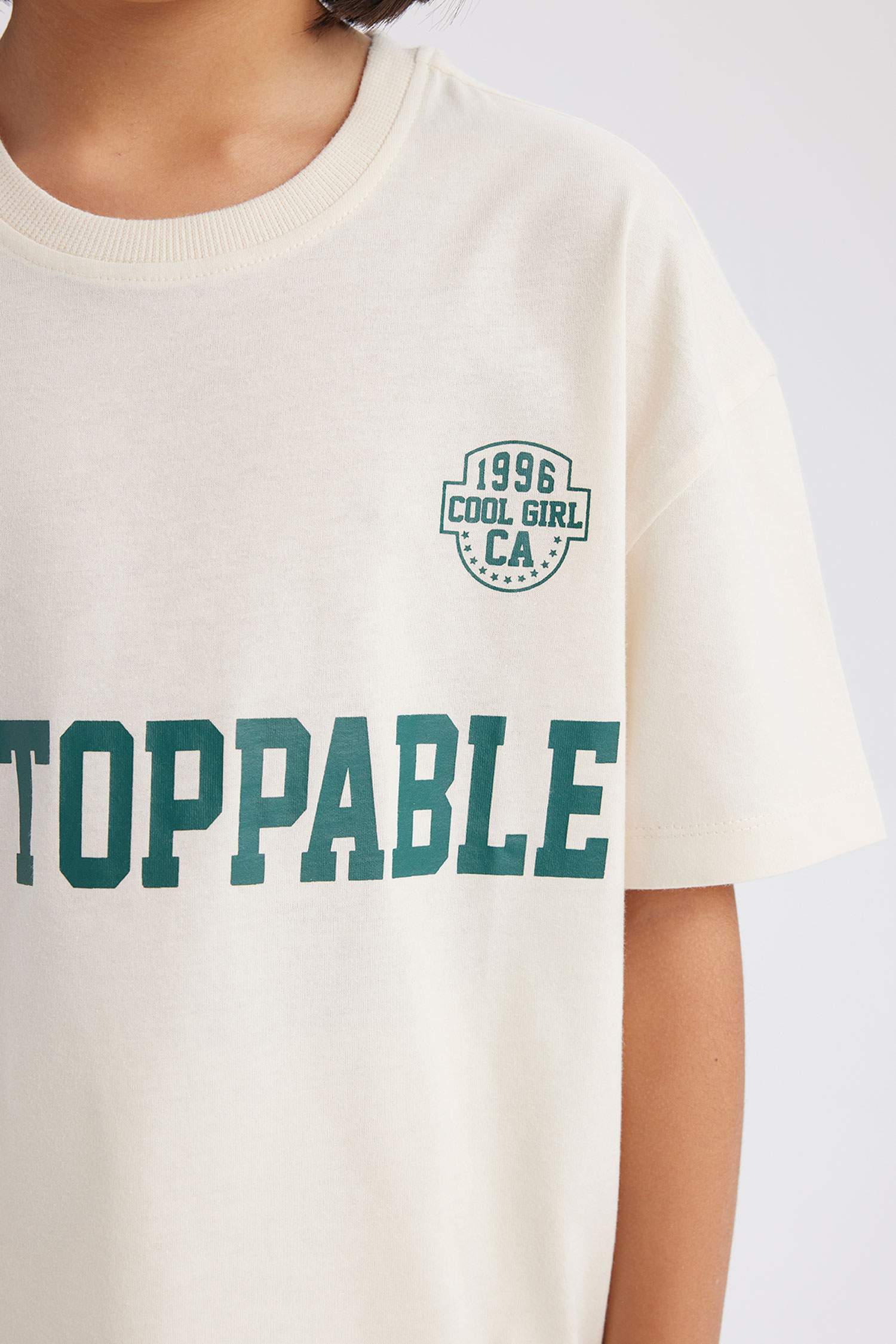 تيشيرت بناتي نص ردن بطبعة فاكهة قصة مريحة